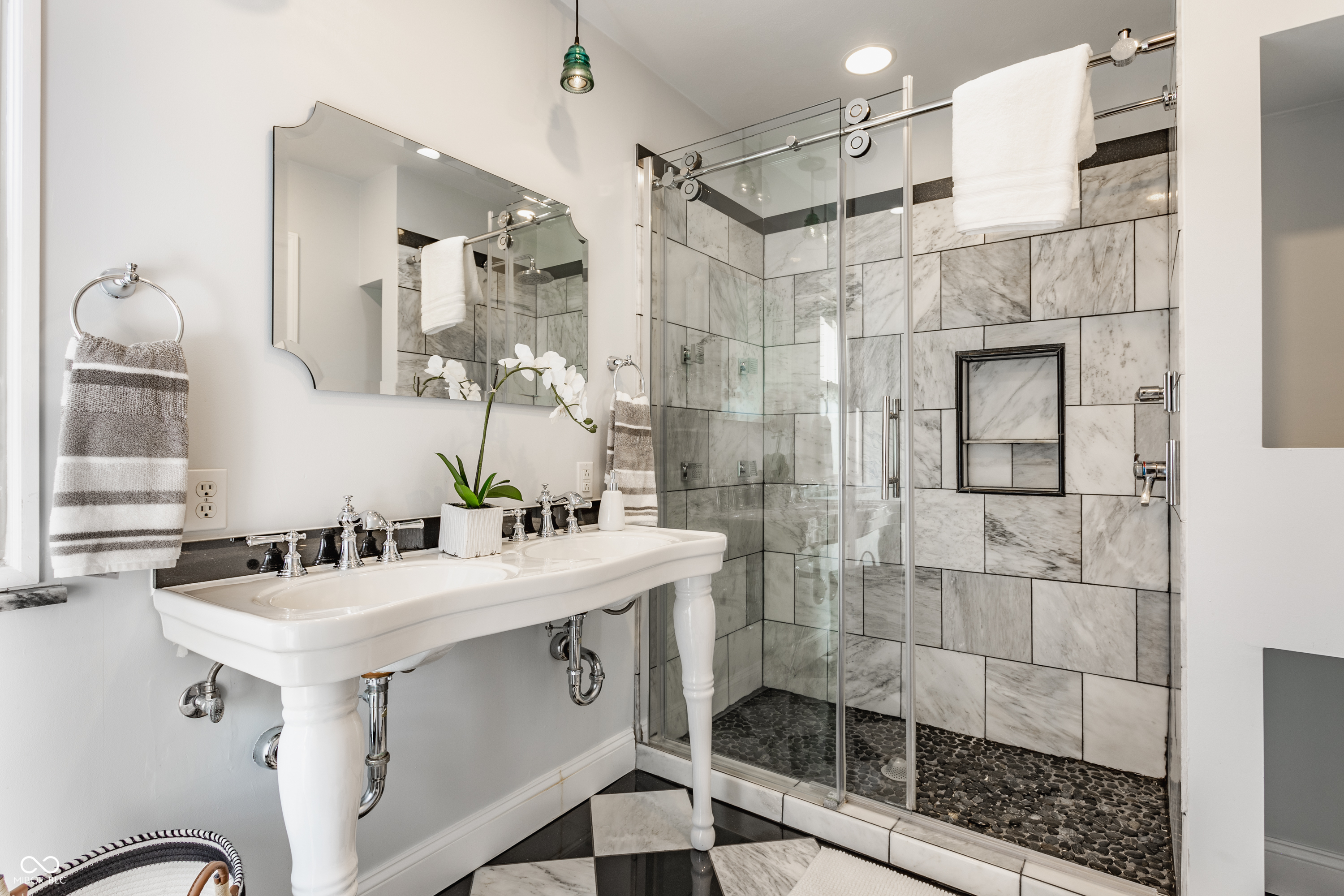 5825 N Washington Boulevard