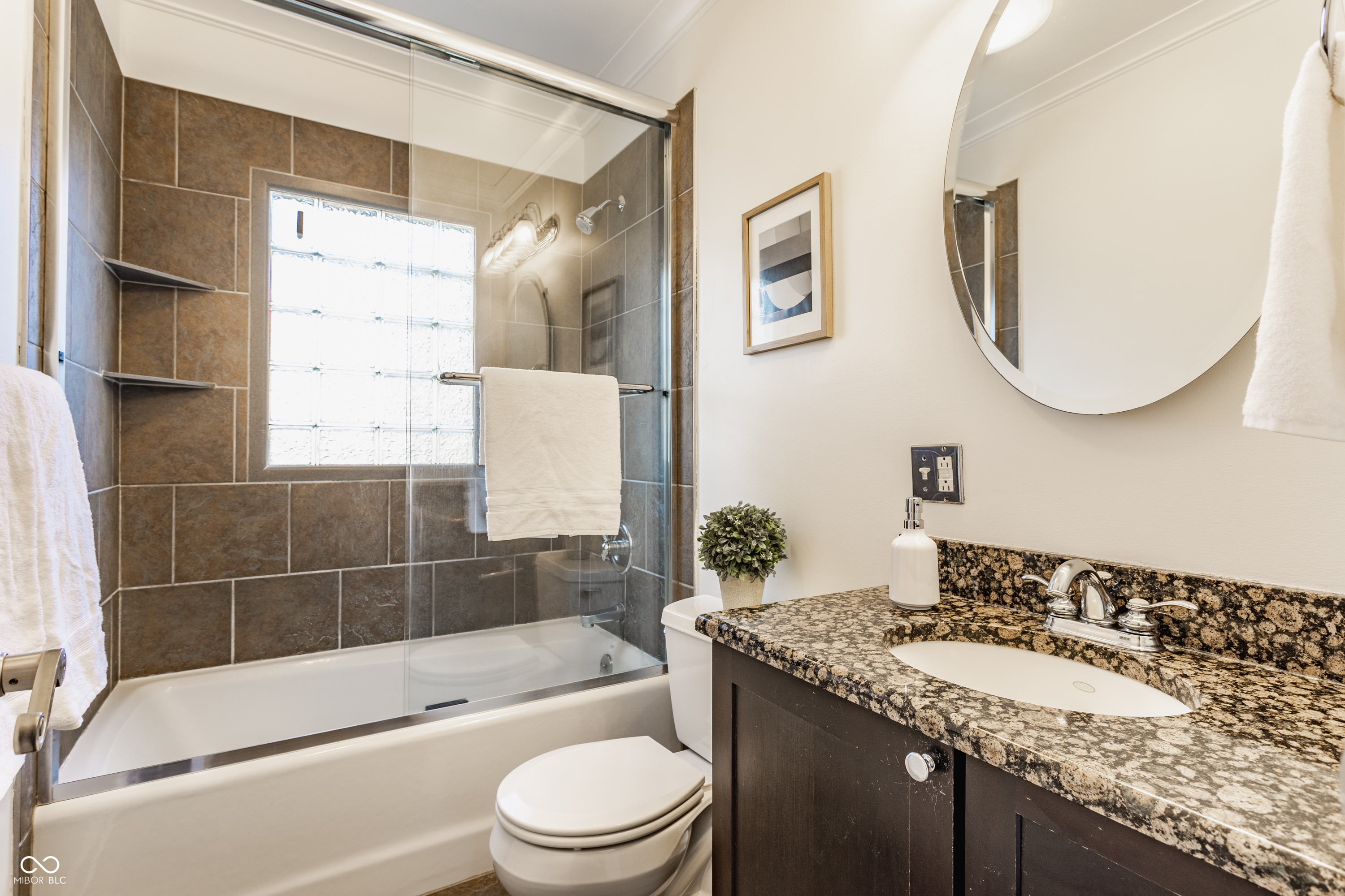 5433 Broadway Street