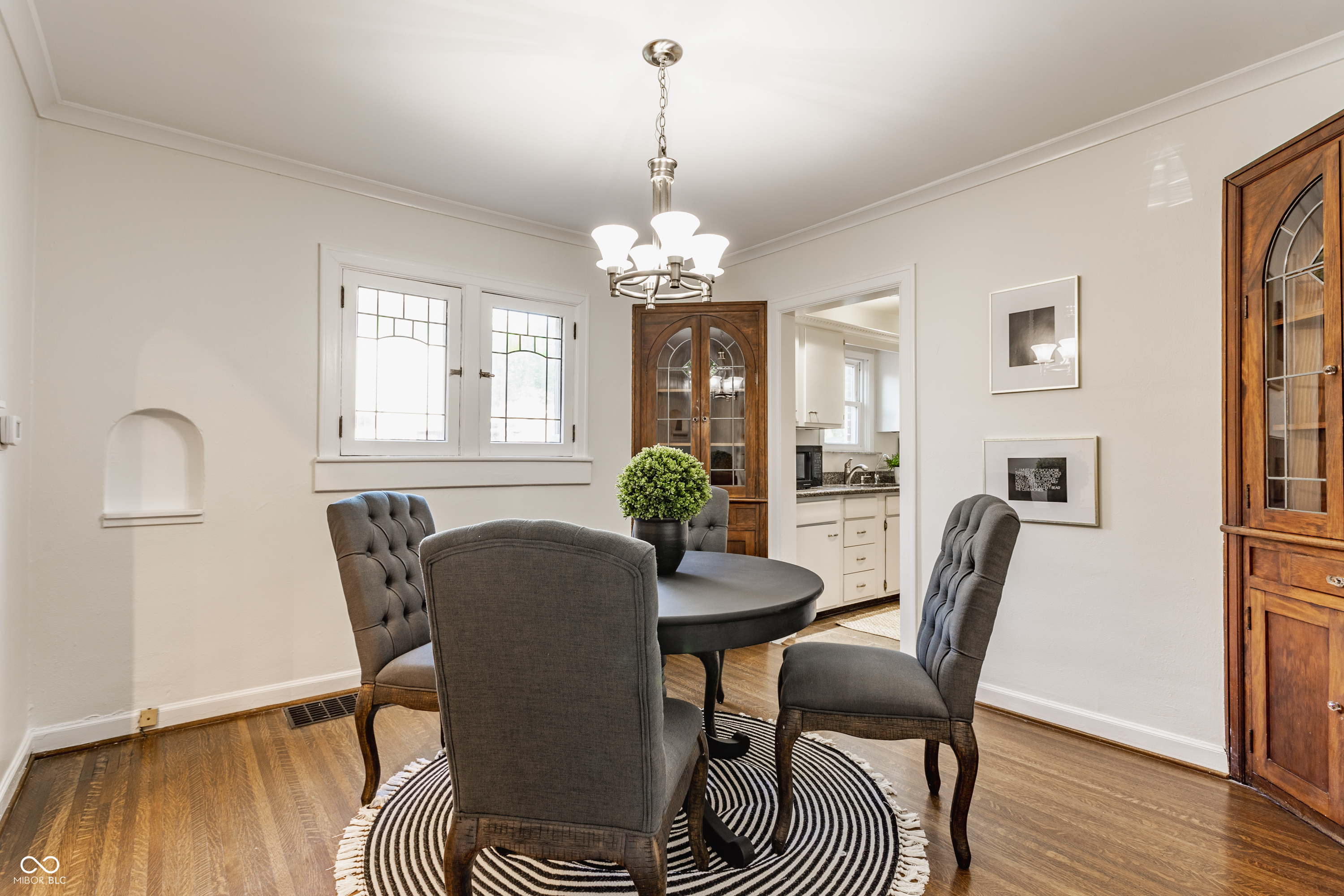 5433 Broadway Street