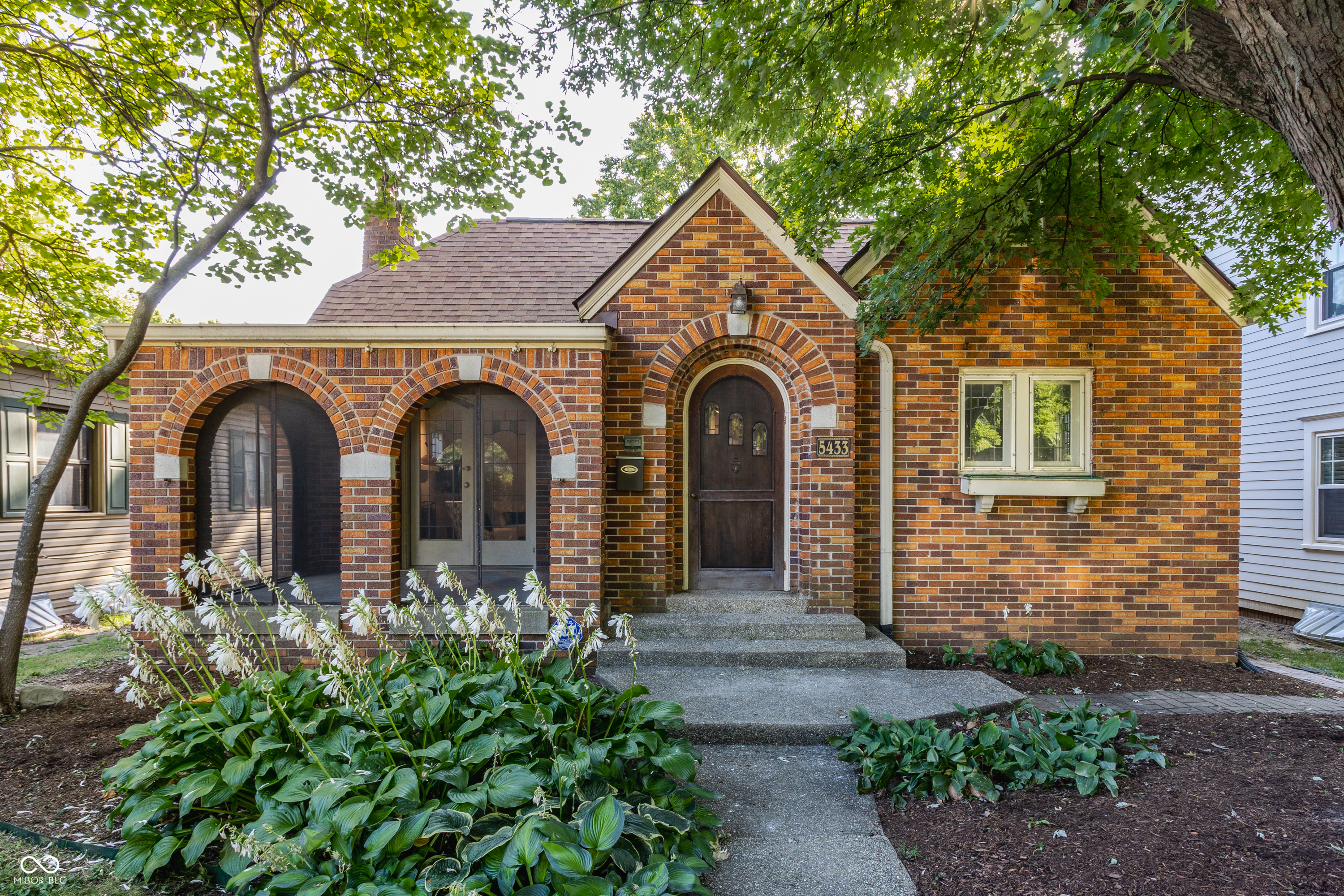 5433 Broadway Street