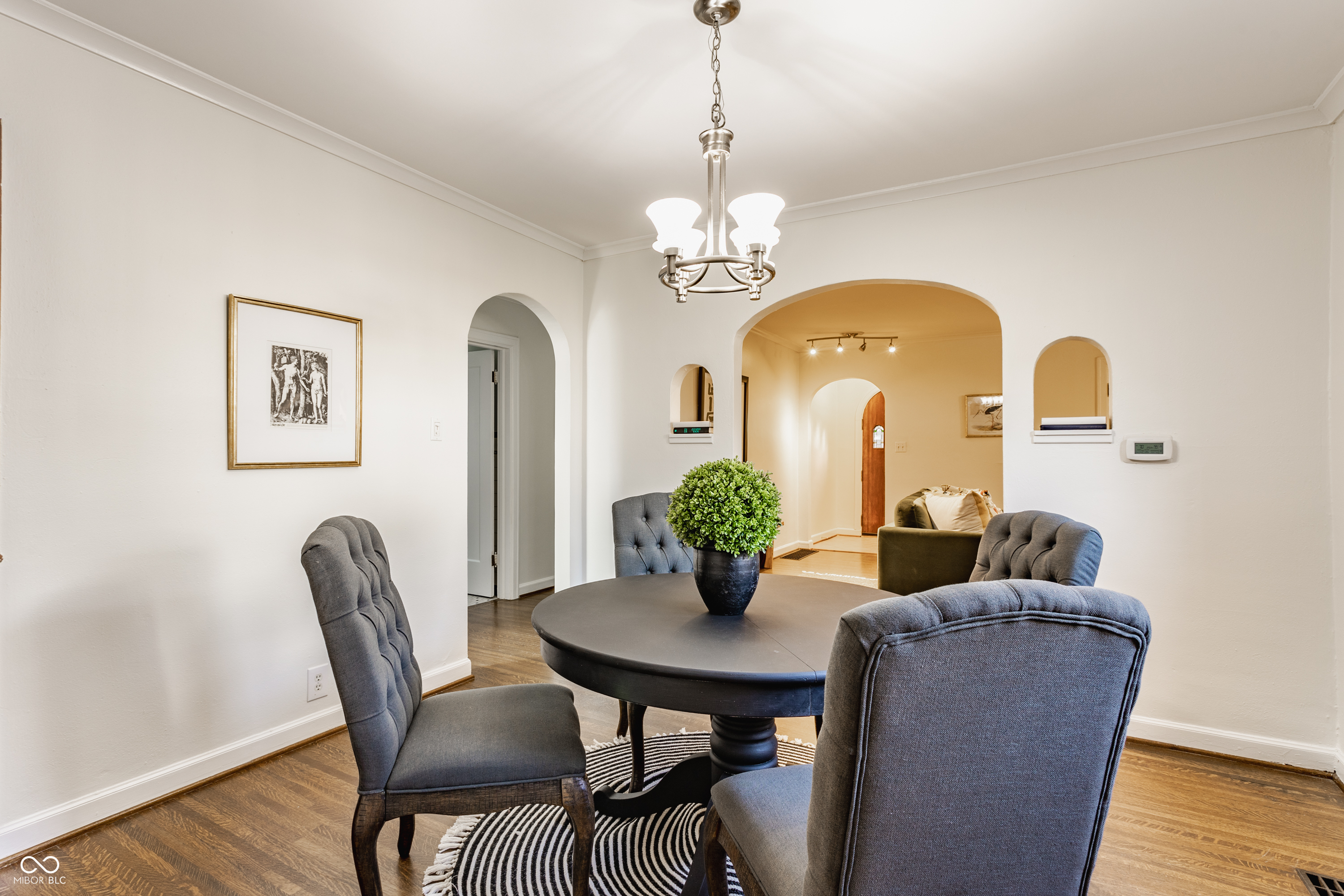 5433 Broadway Street