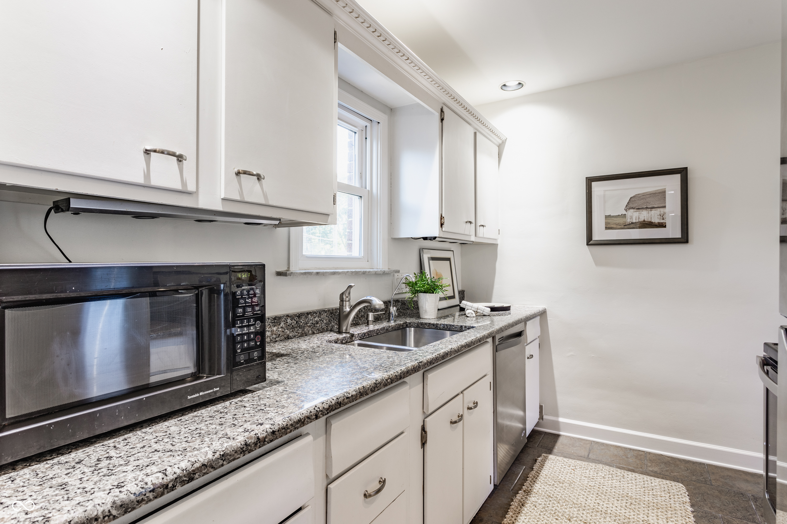 5433 Broadway Street