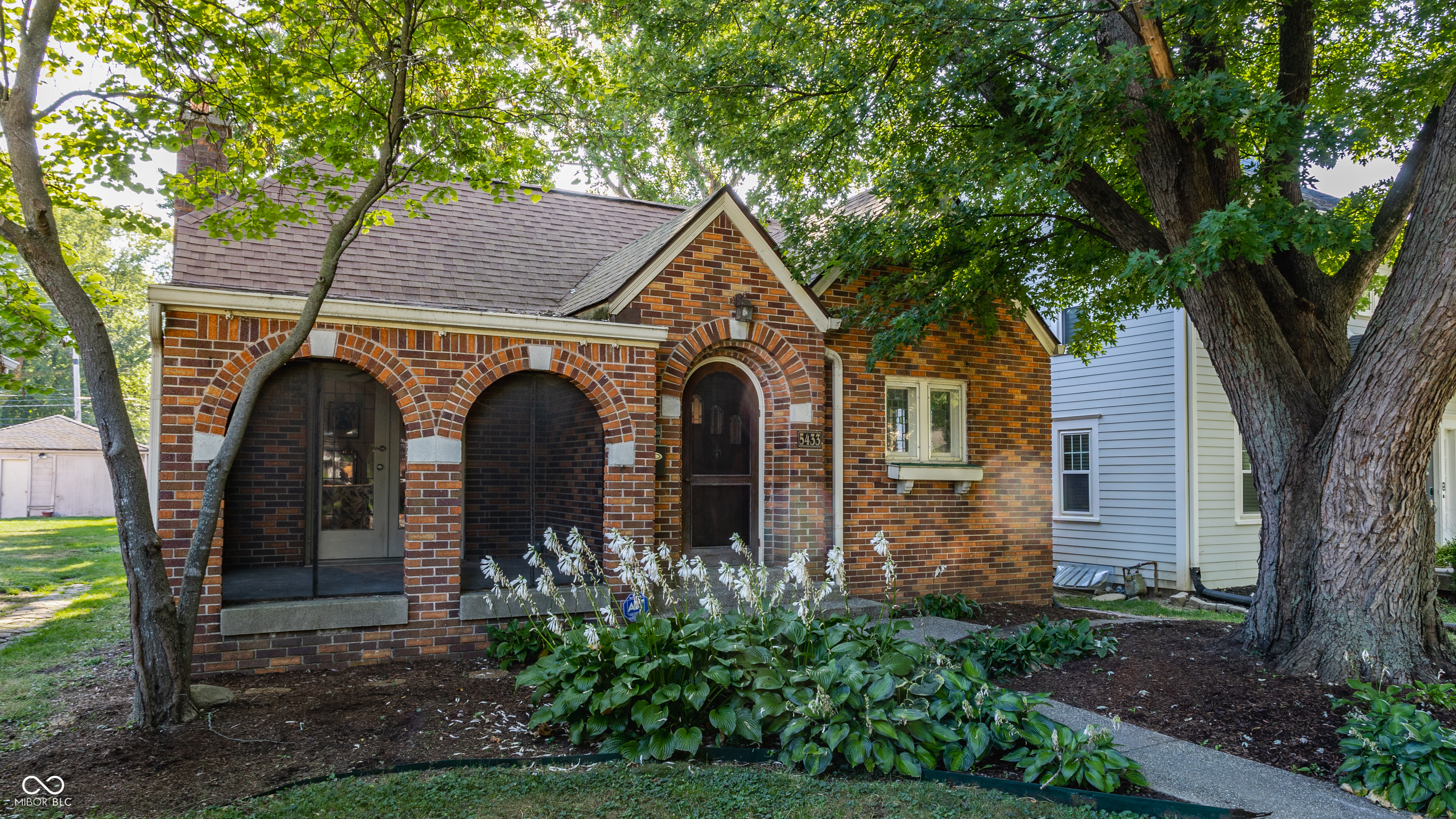 5433 Broadway Street