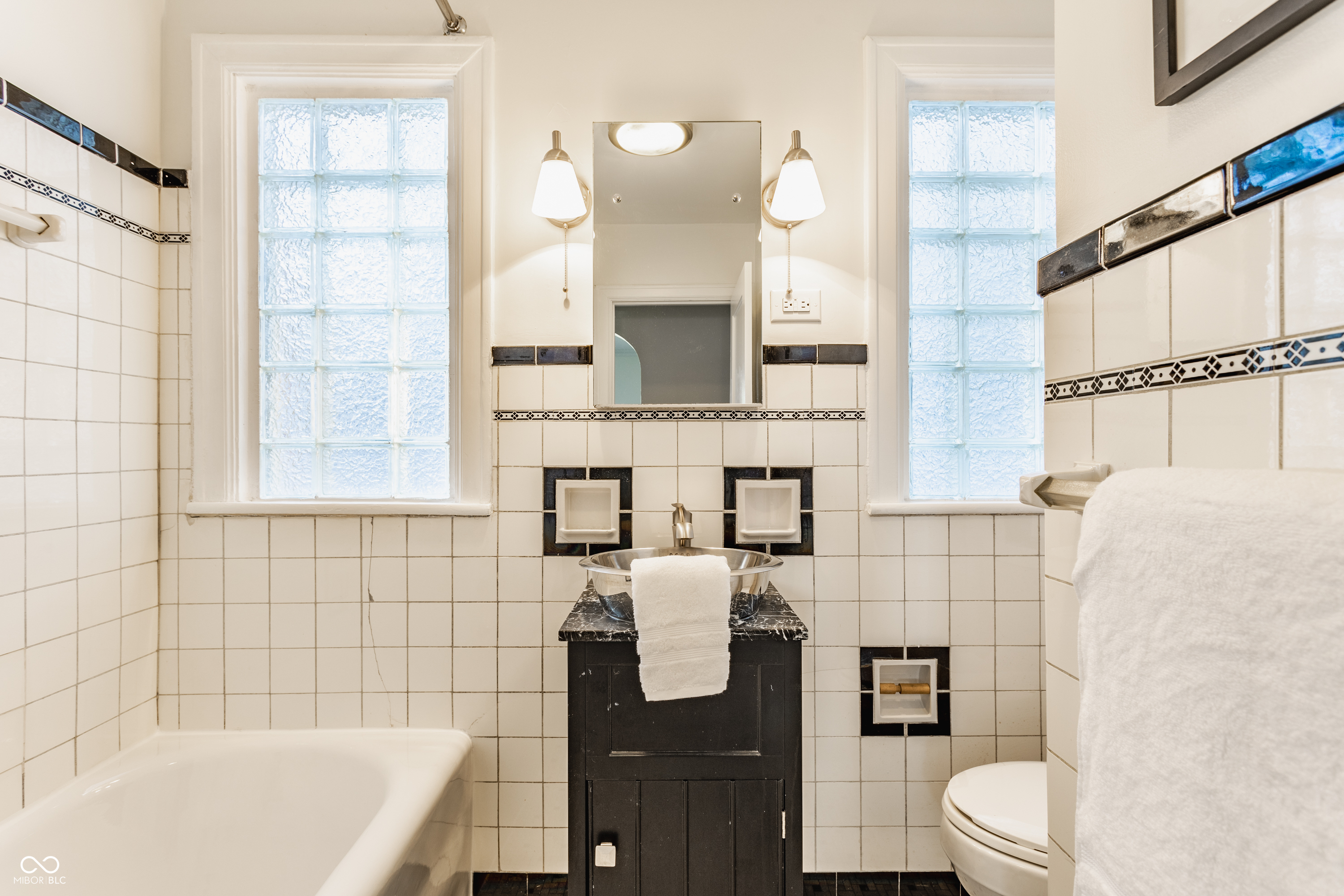 5433 Broadway Street