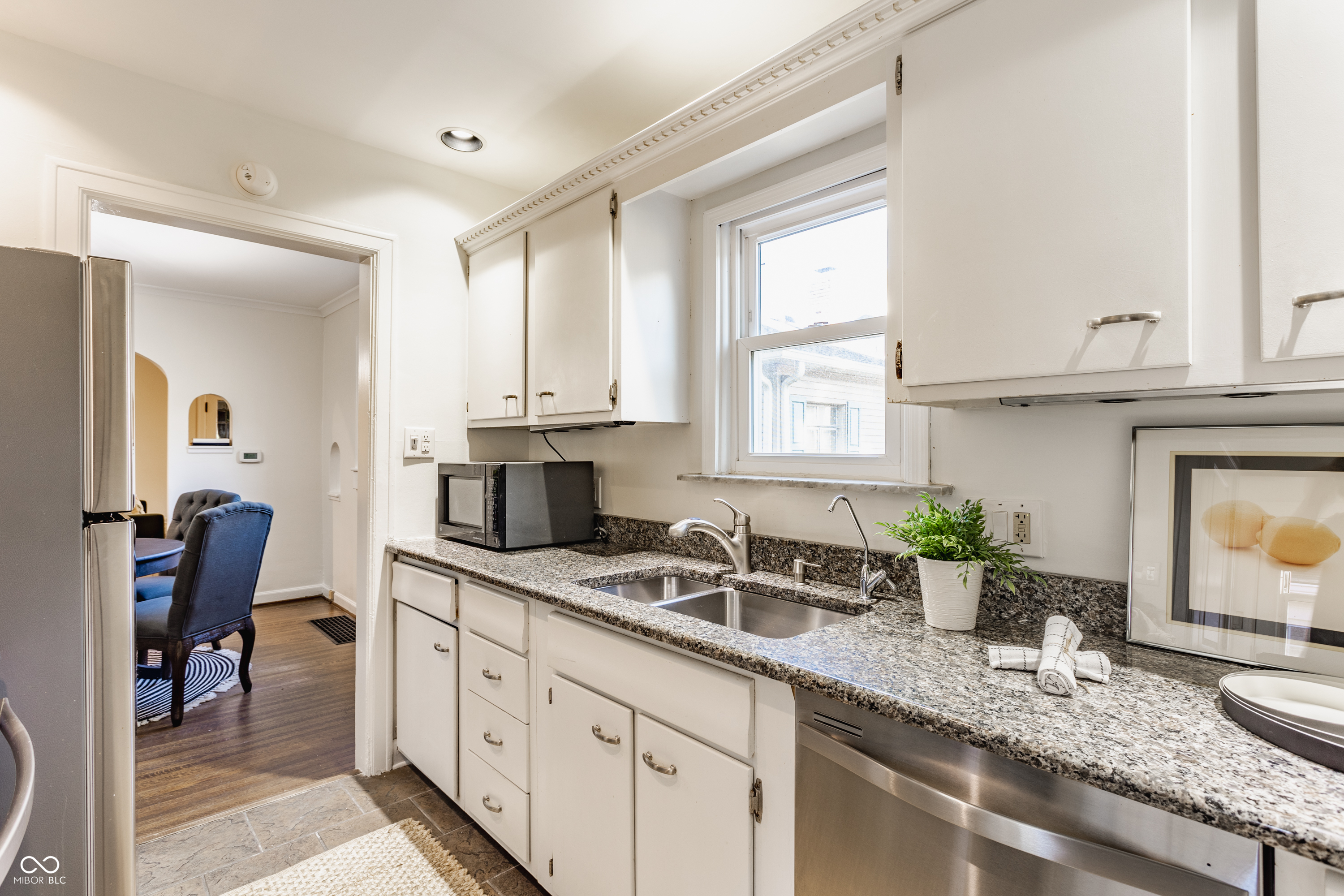 5433 Broadway Street