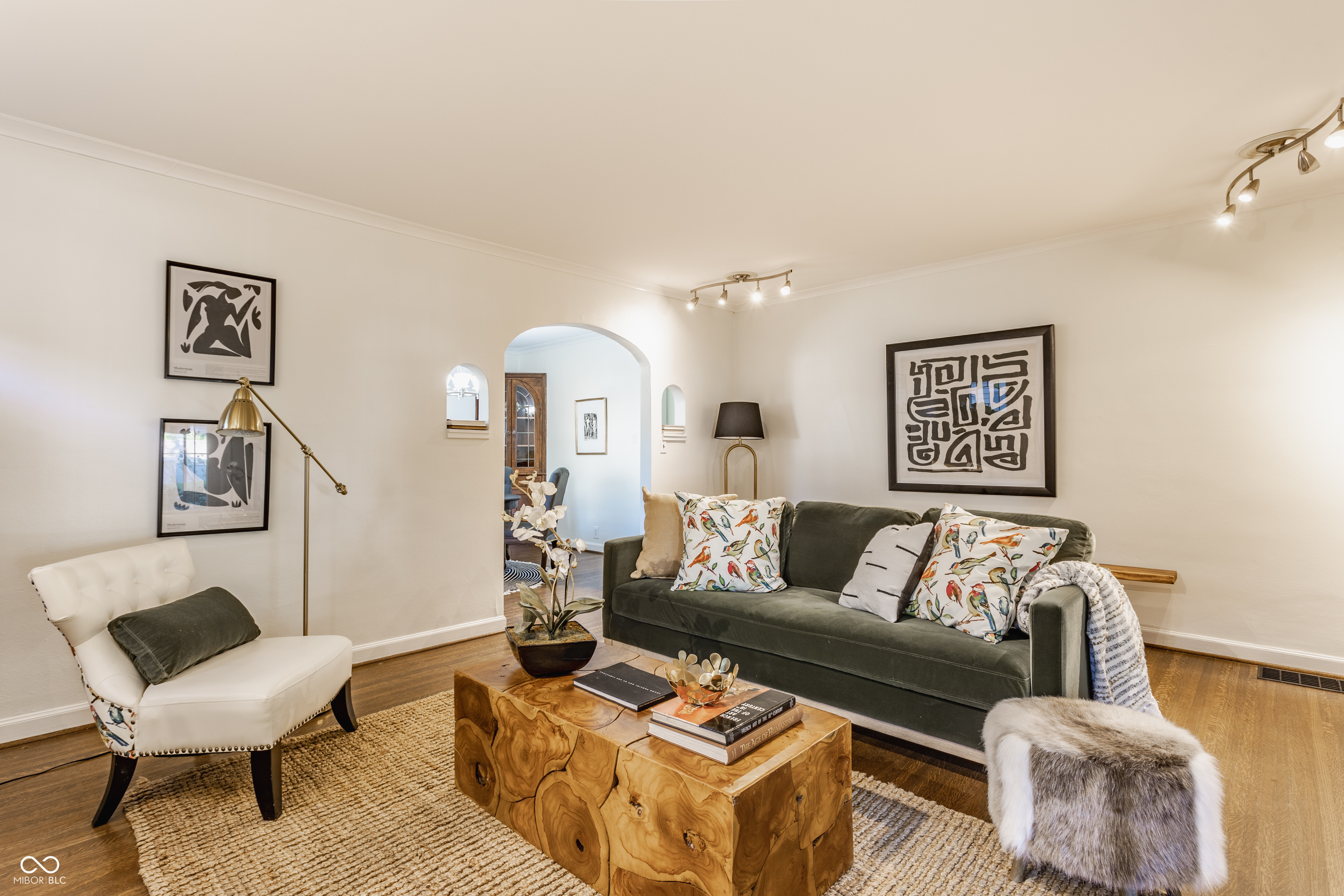 5433 Broadway Street