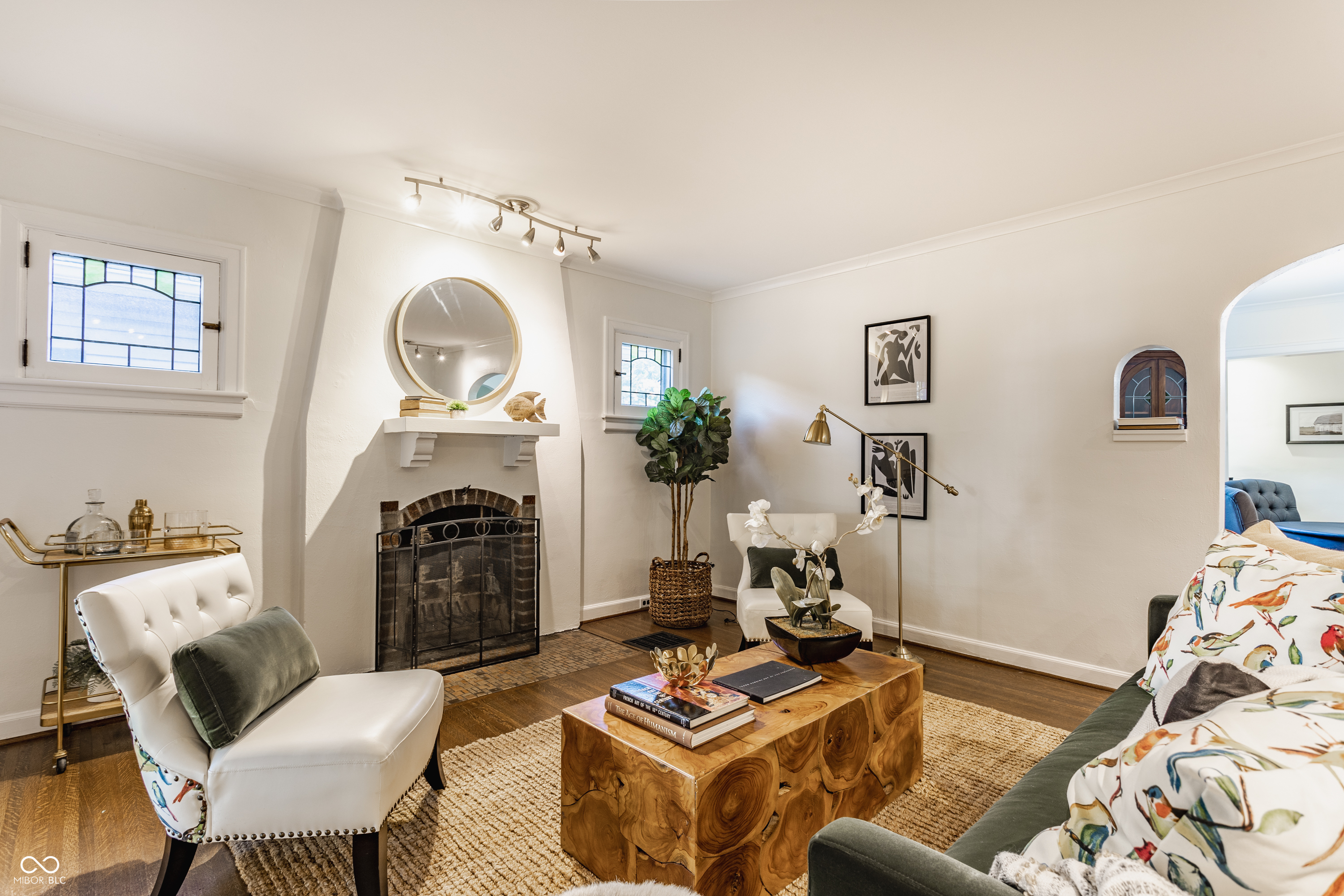 5433 Broadway Street