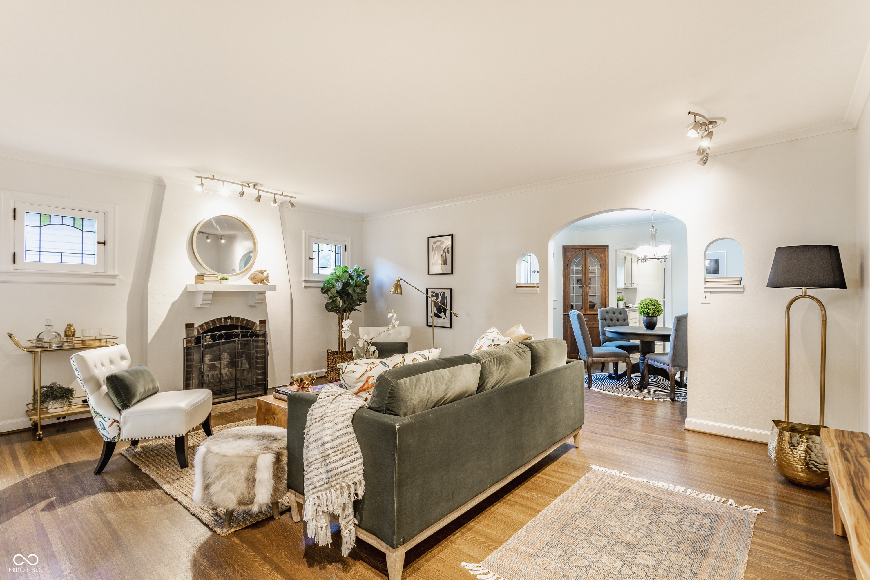 5433 Broadway Street