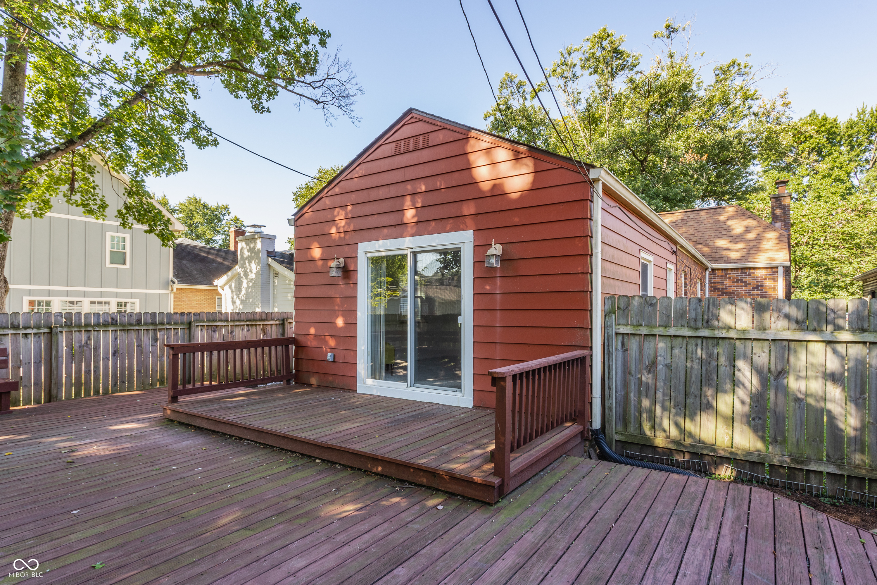 5433 Broadway Street