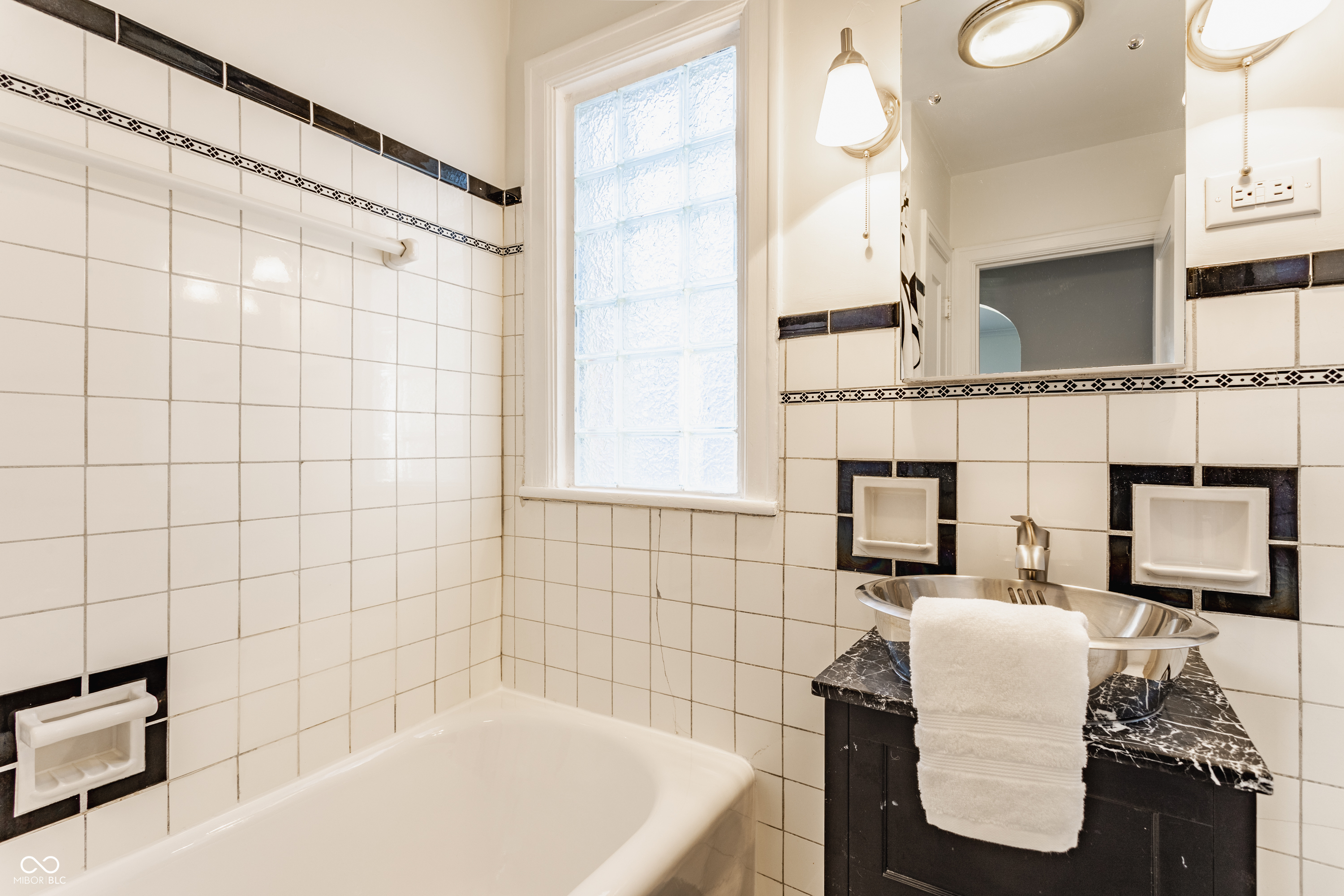 5433 Broadway Street