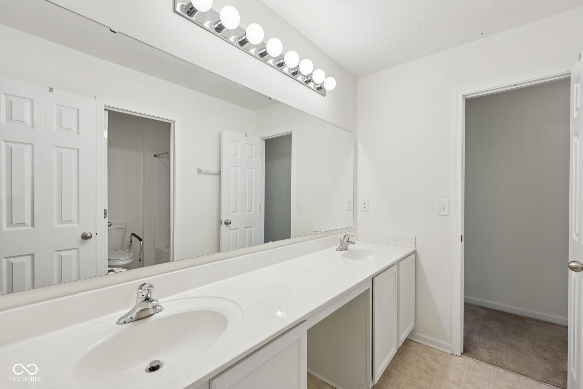 5020 Greenside Drive