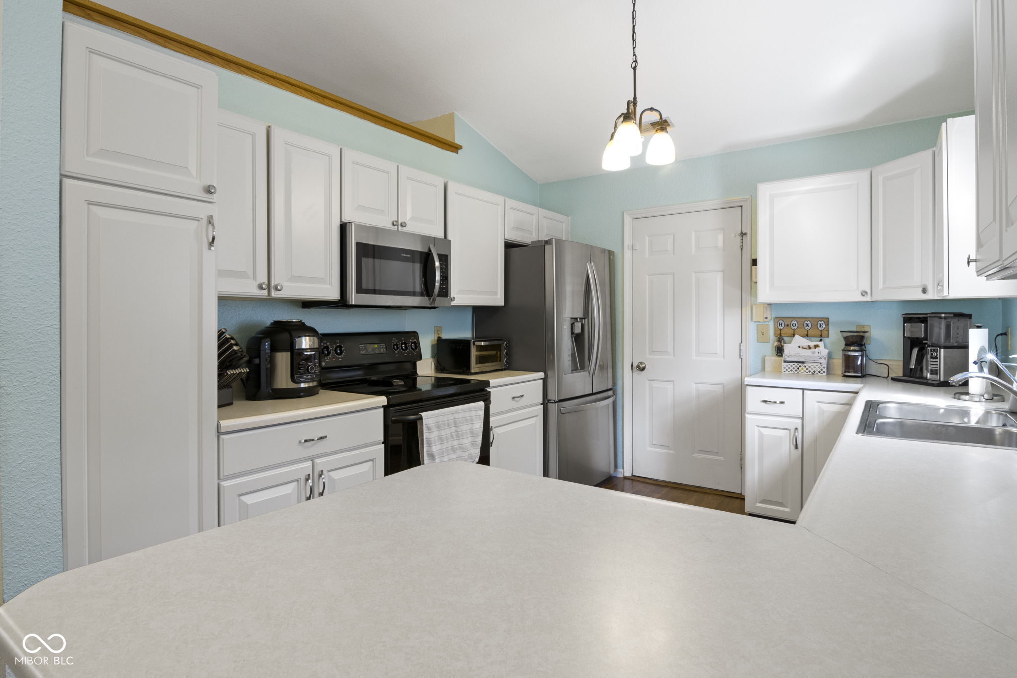 9919 Commonwealth Drive