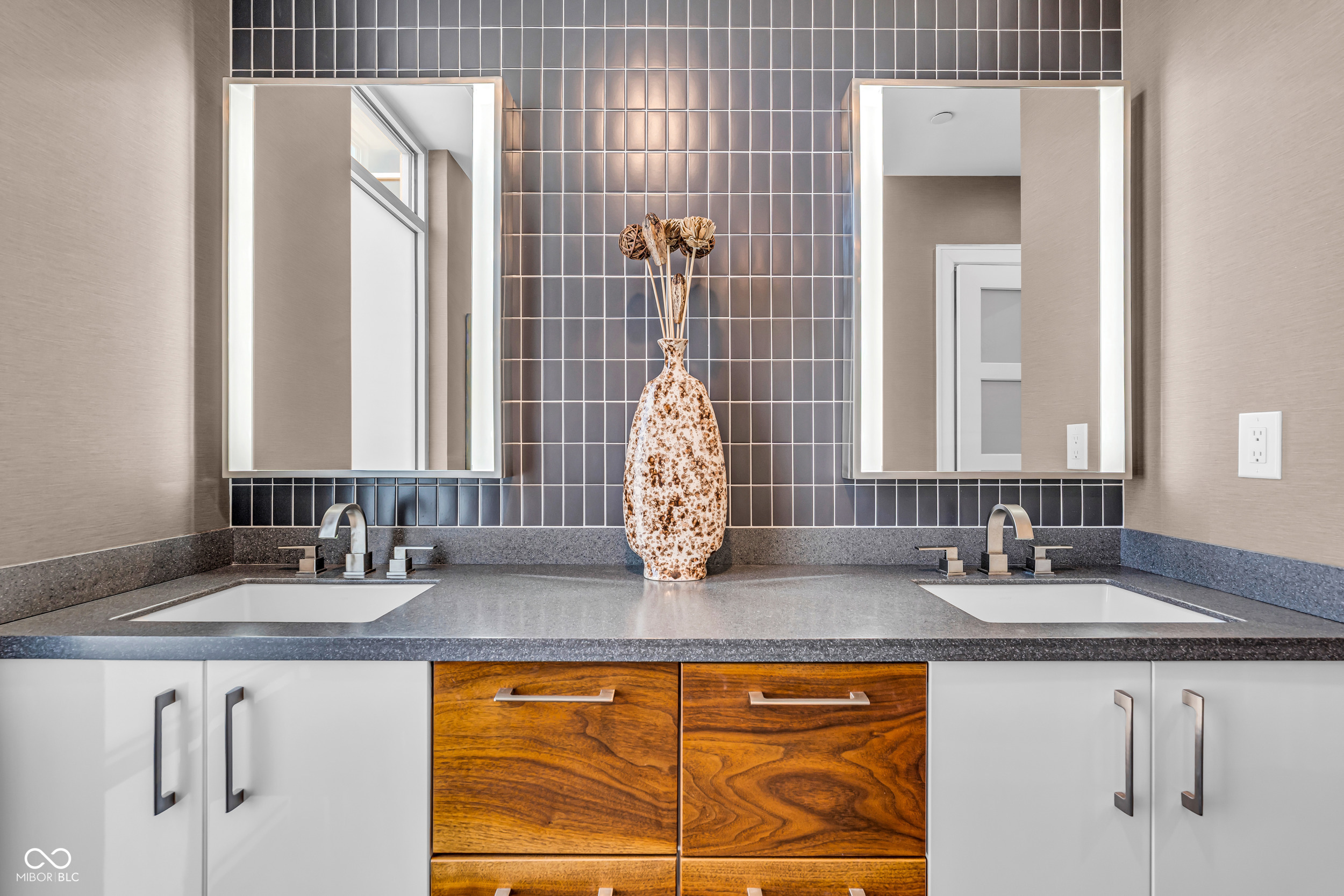 429 N Pennsylvania Street Unit: UNIT 801