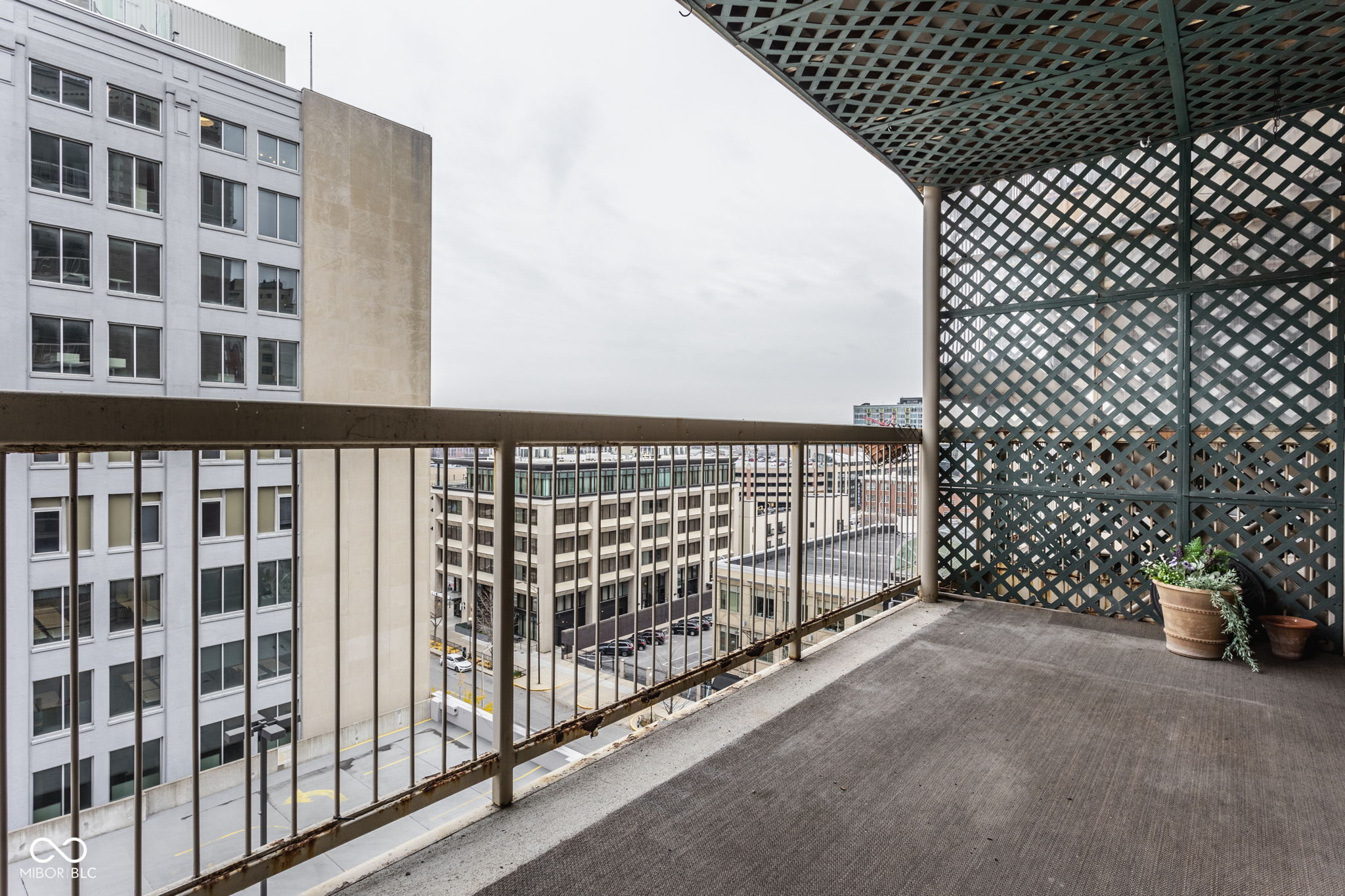 110 E Washington Street Unit: 900