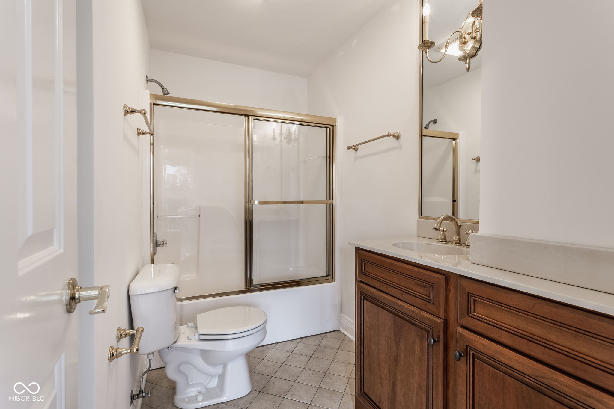 110 E Washington Street Unit: 900