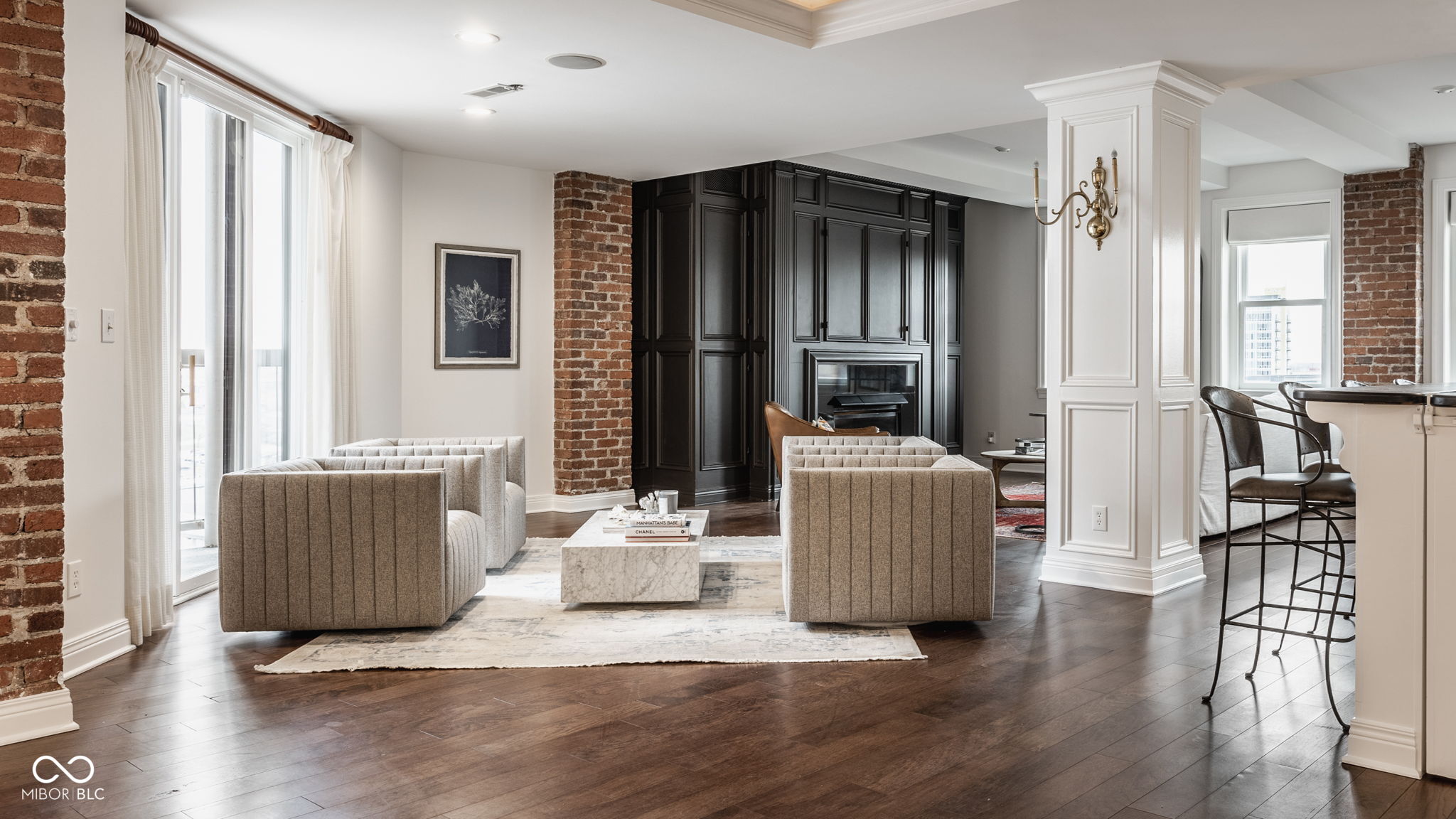 110 E Washington Street Unit: 900