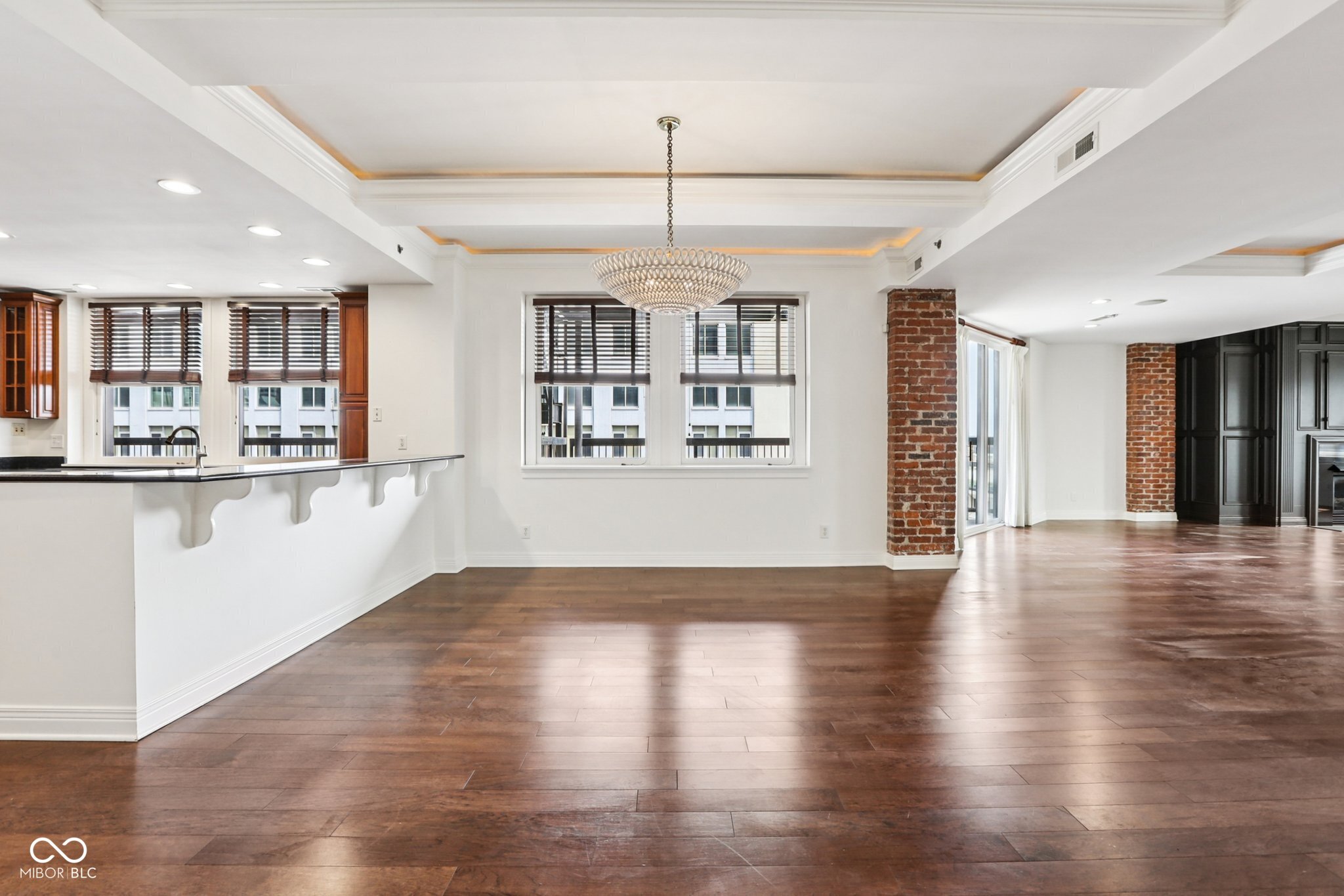 110 E Washington Street Unit: 900