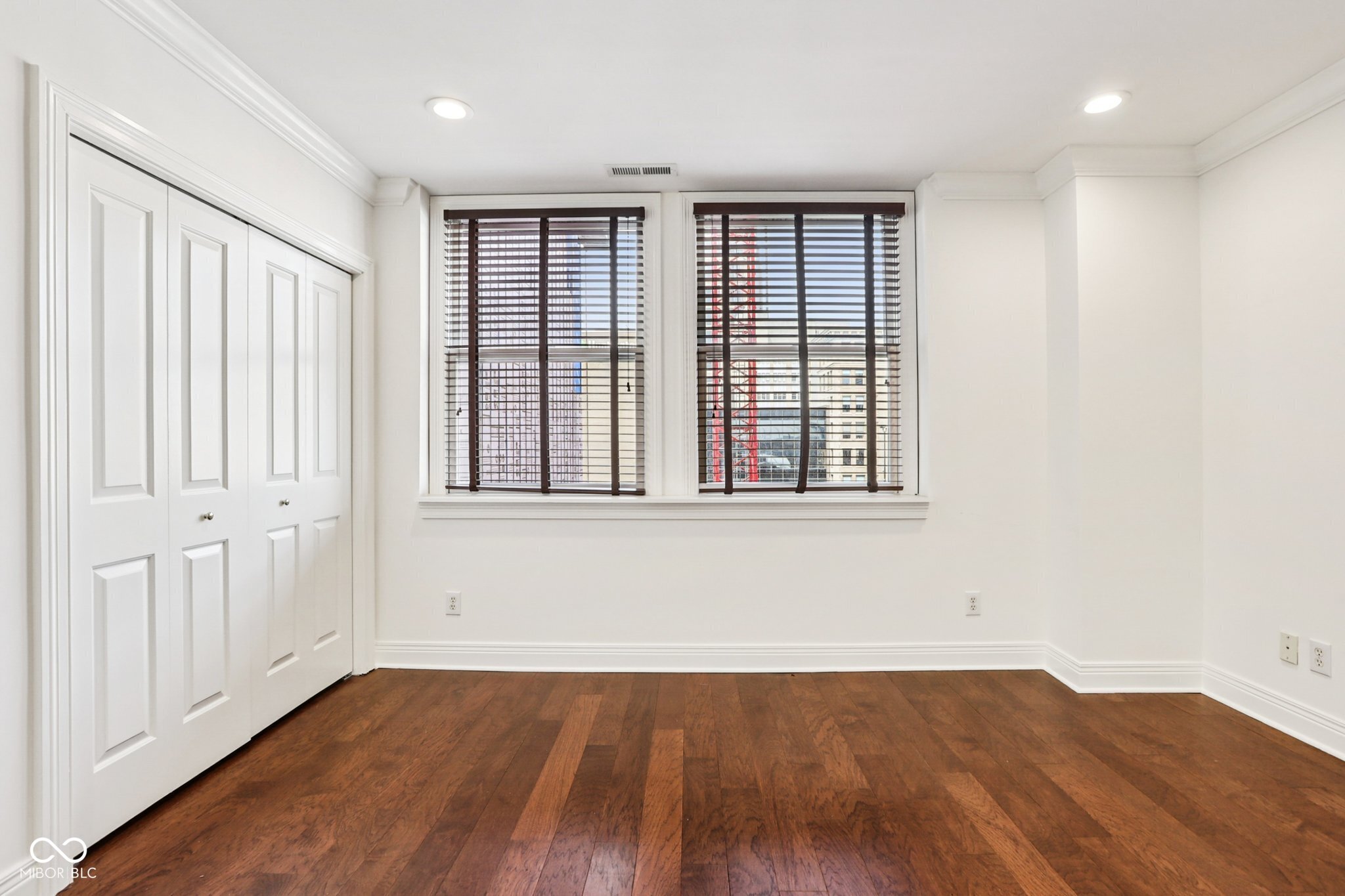 110 E Washington Street Unit: 900