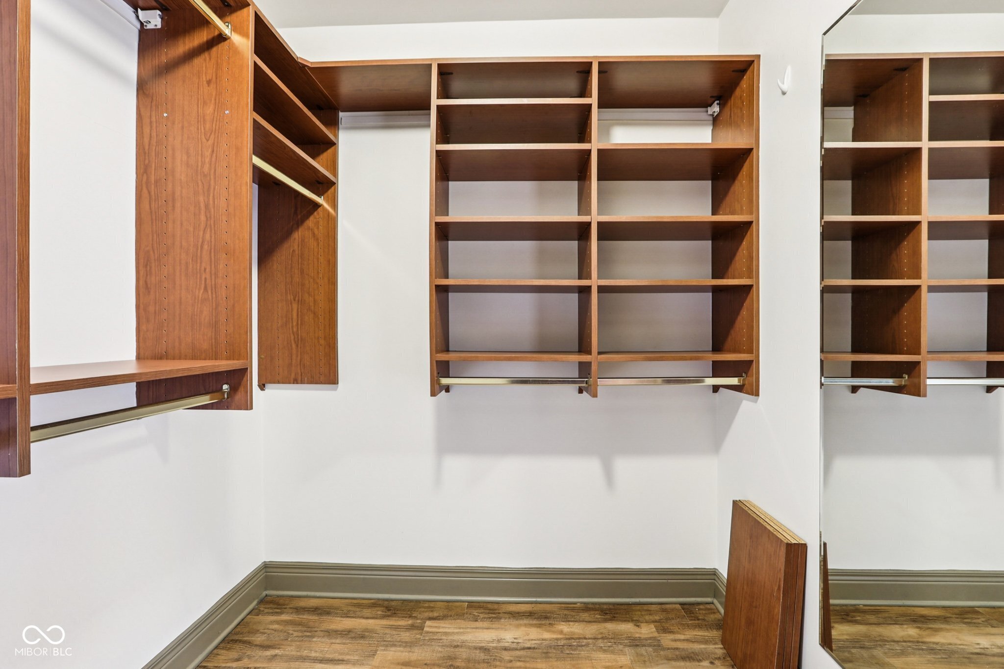 110 E Washington Street Unit: 900