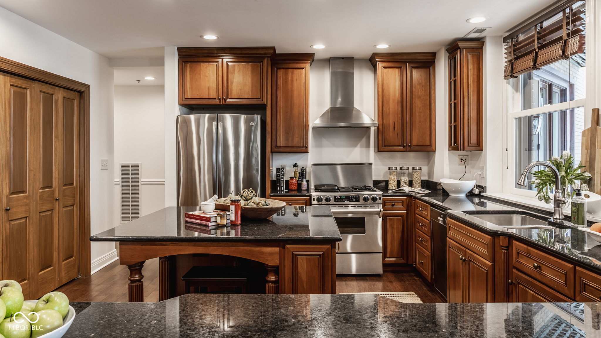 110 E Washington Street Unit: 900