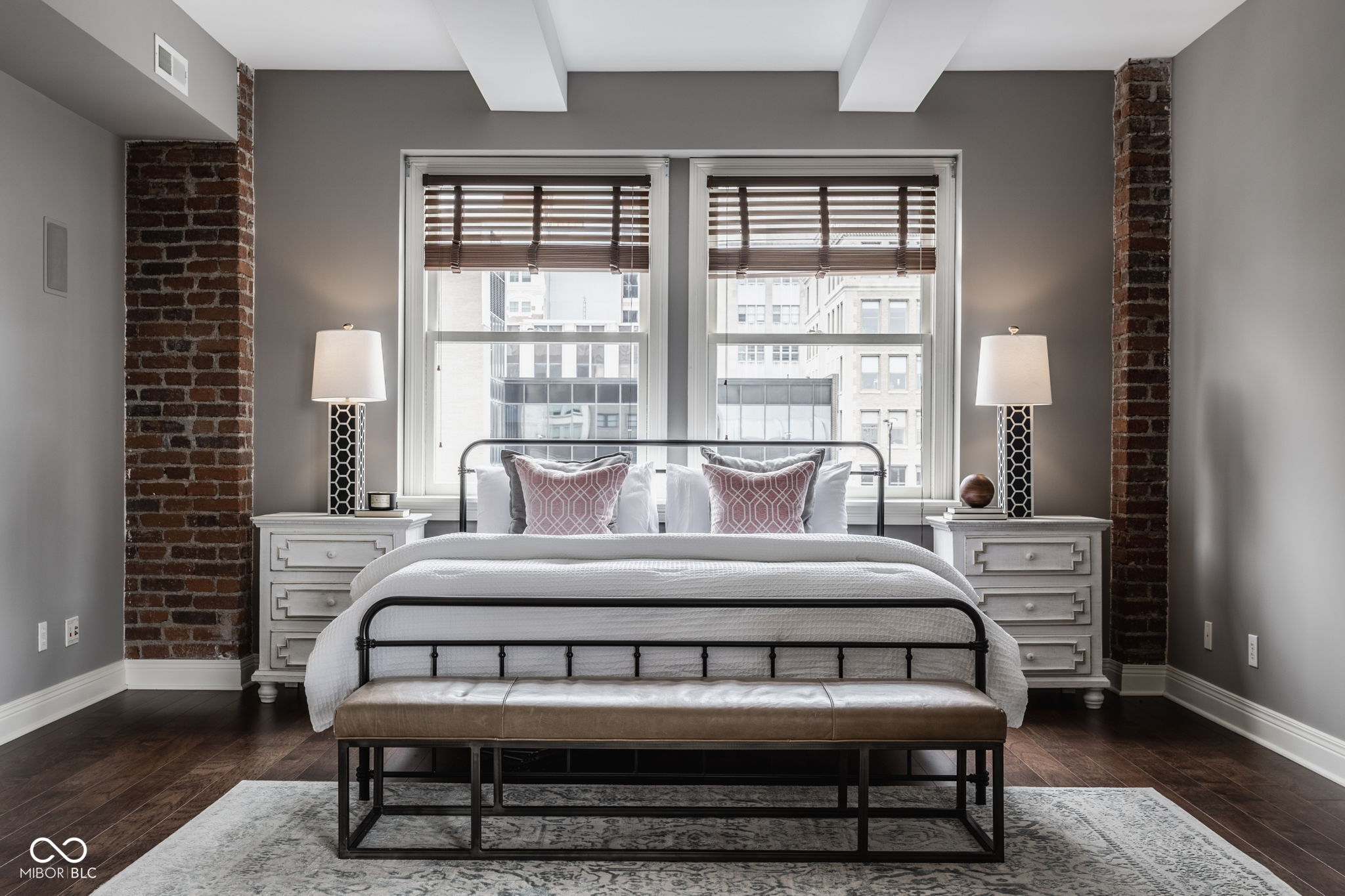 110 E Washington Street Unit: 900