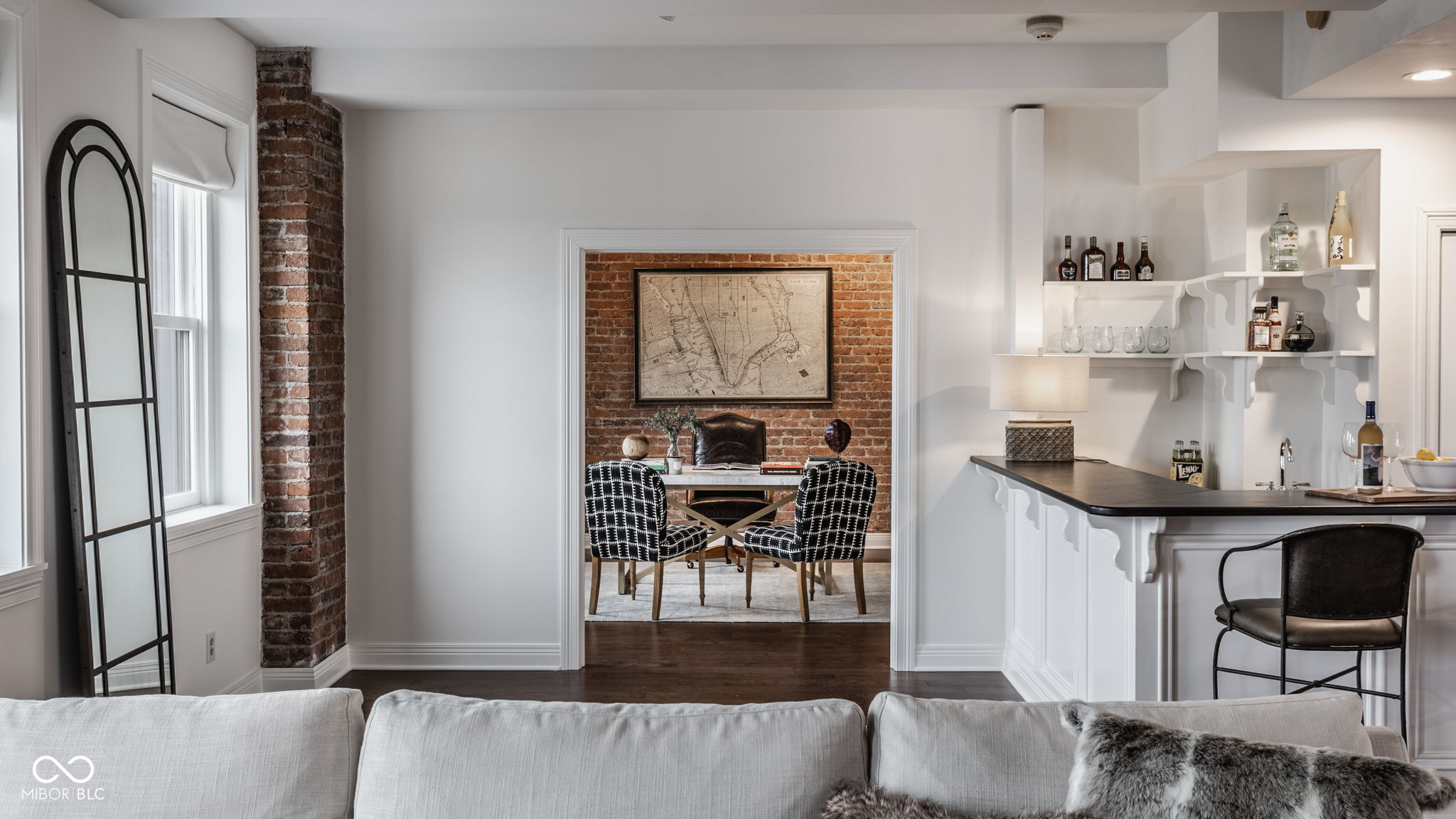 110 E Washington Street Unit: 900