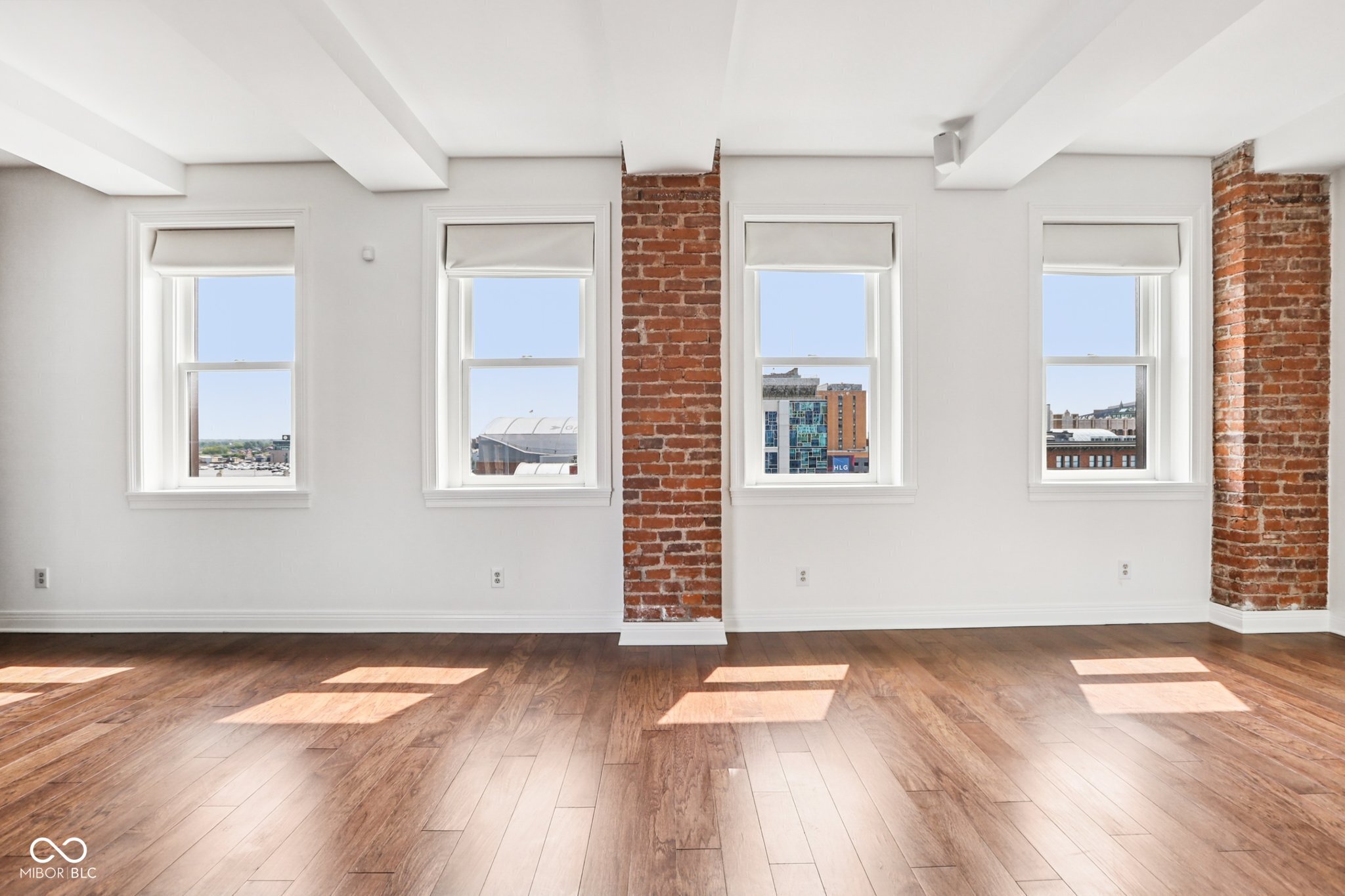 110 E Washington Street Unit: 900