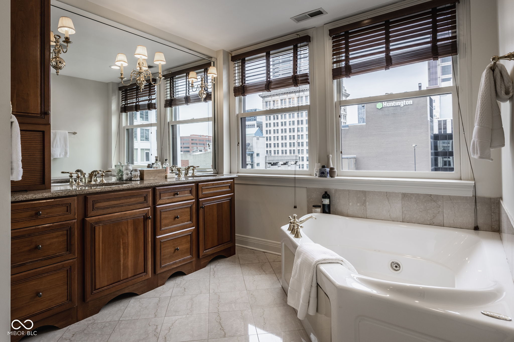 110 E Washington Street Unit: 900