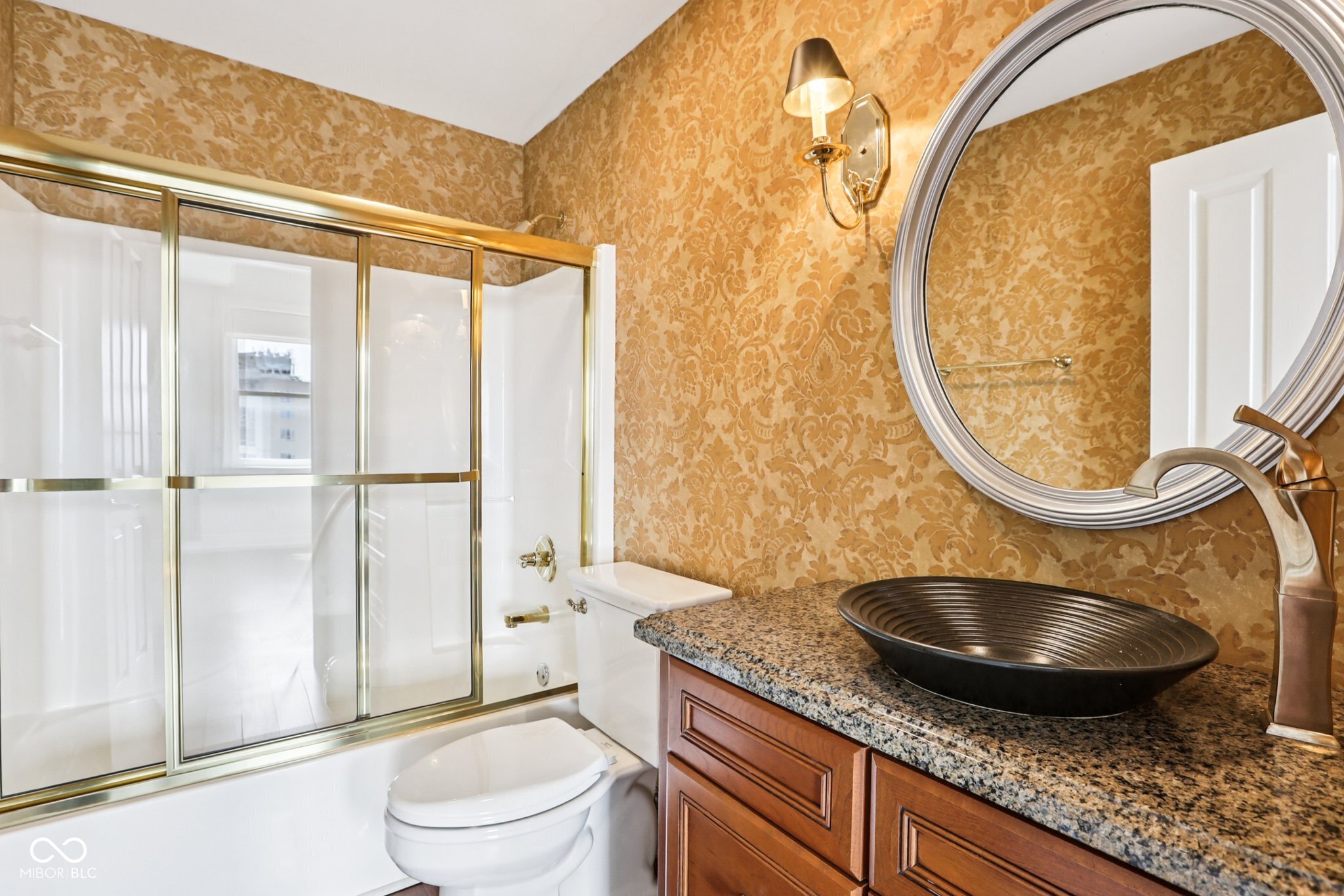 110 E Washington Street Unit: 900