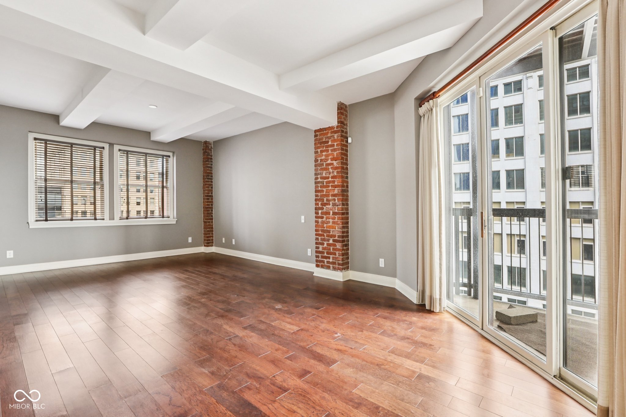 110 E Washington Street Unit: 900