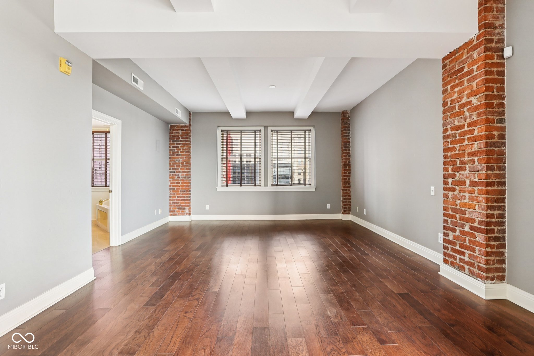 110 E Washington Street Unit: 900