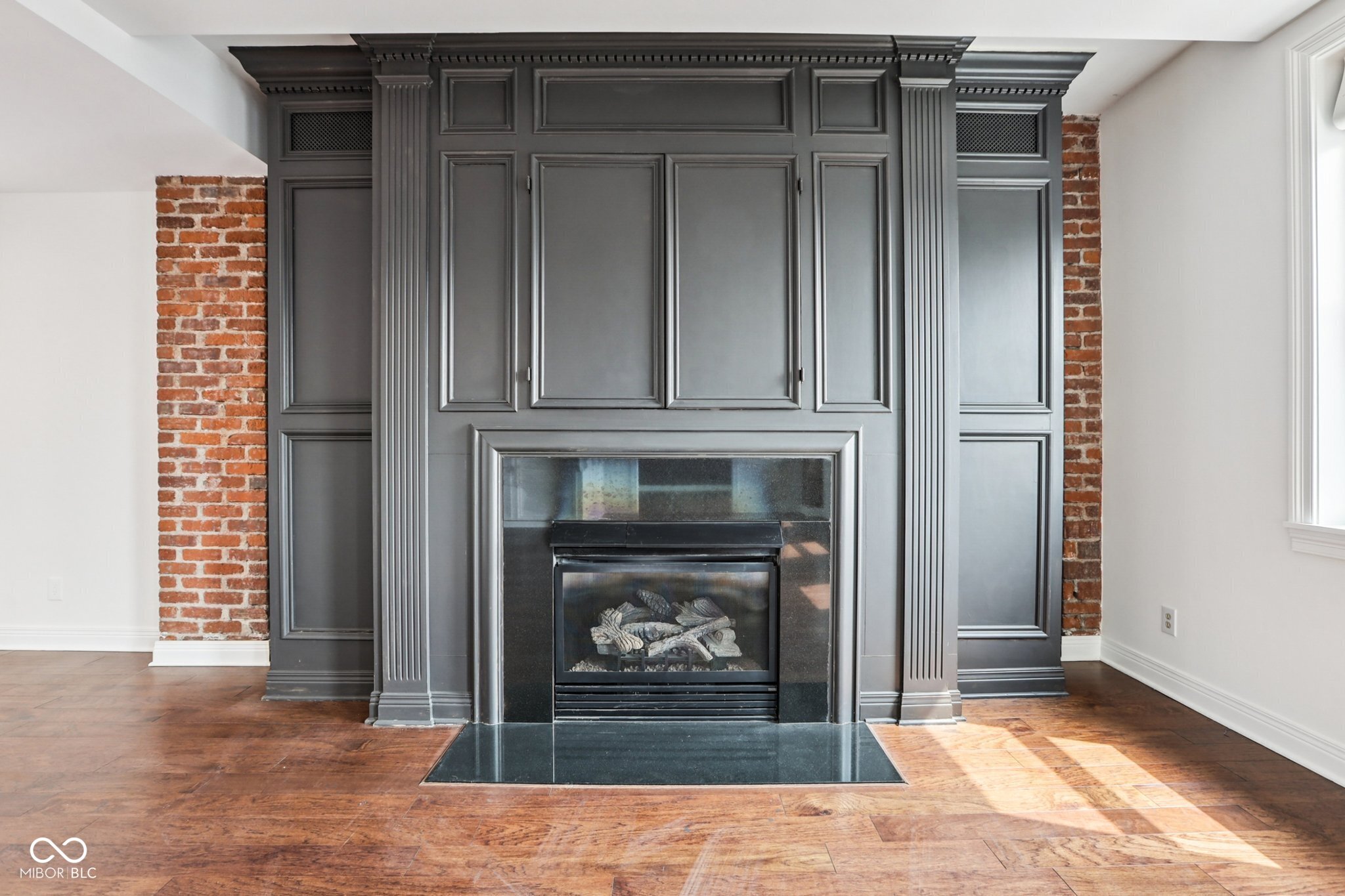 110 E Washington Street Unit: 900