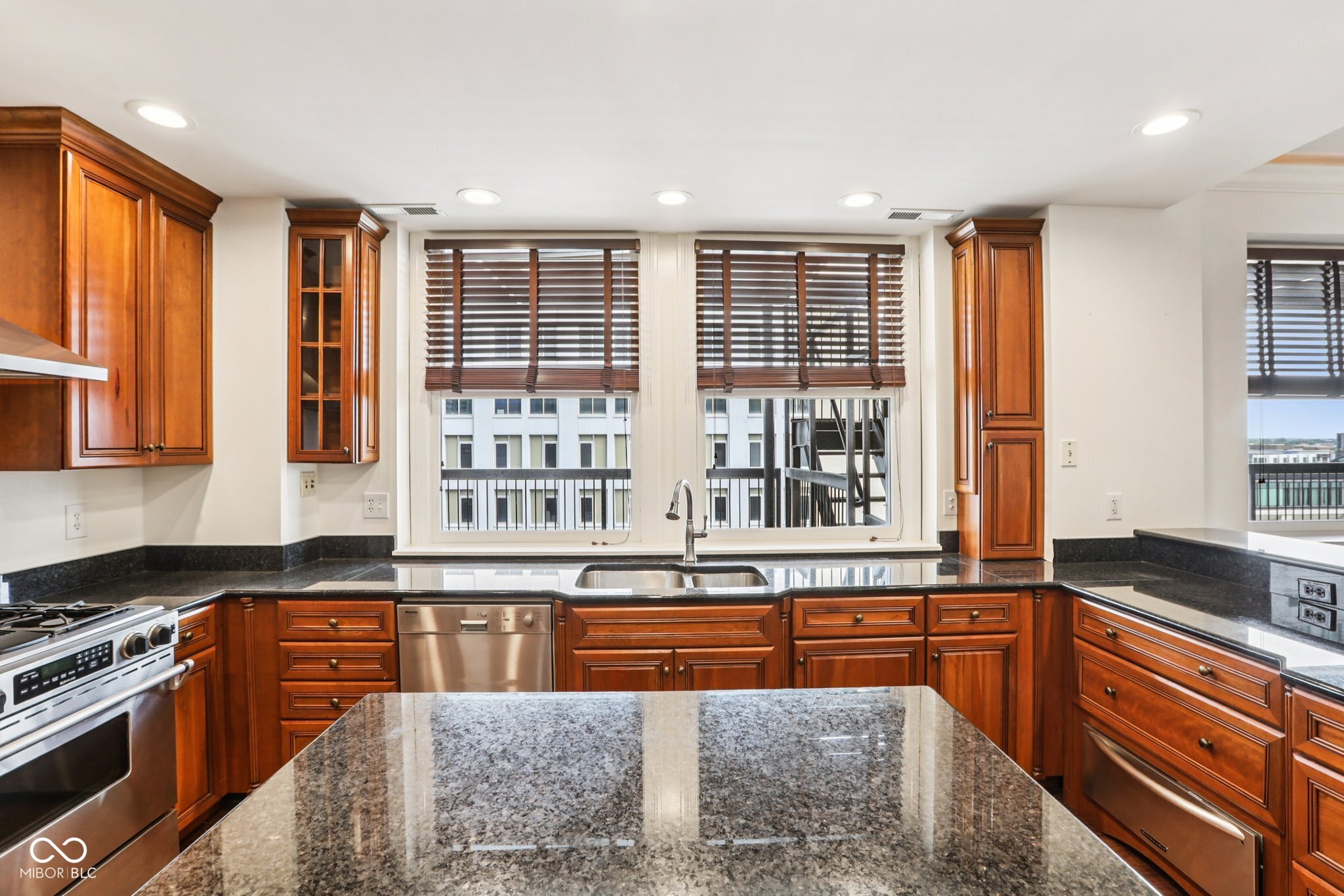 110 E Washington Street Unit: 900