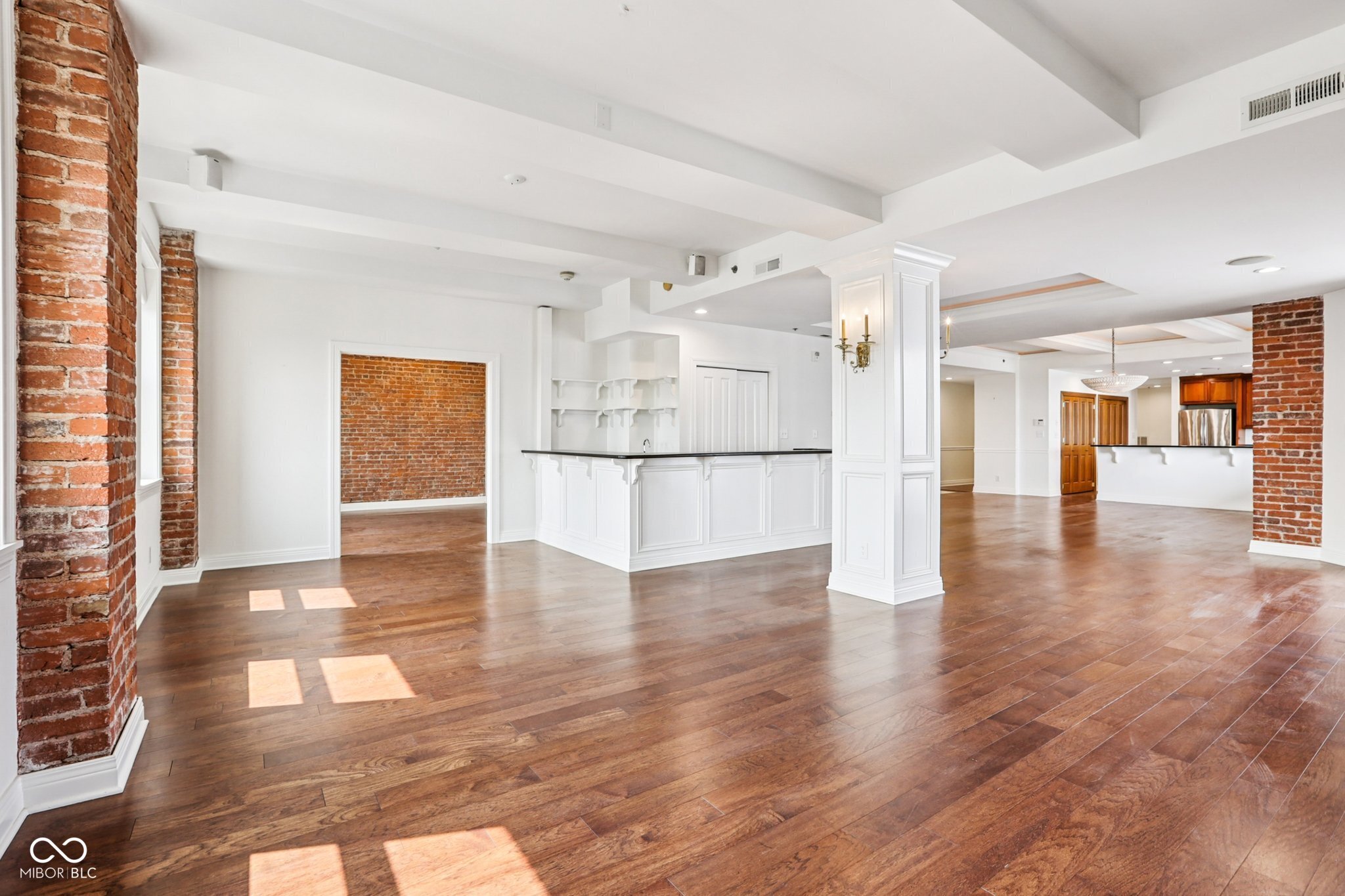 110 E Washington Street Unit: 900