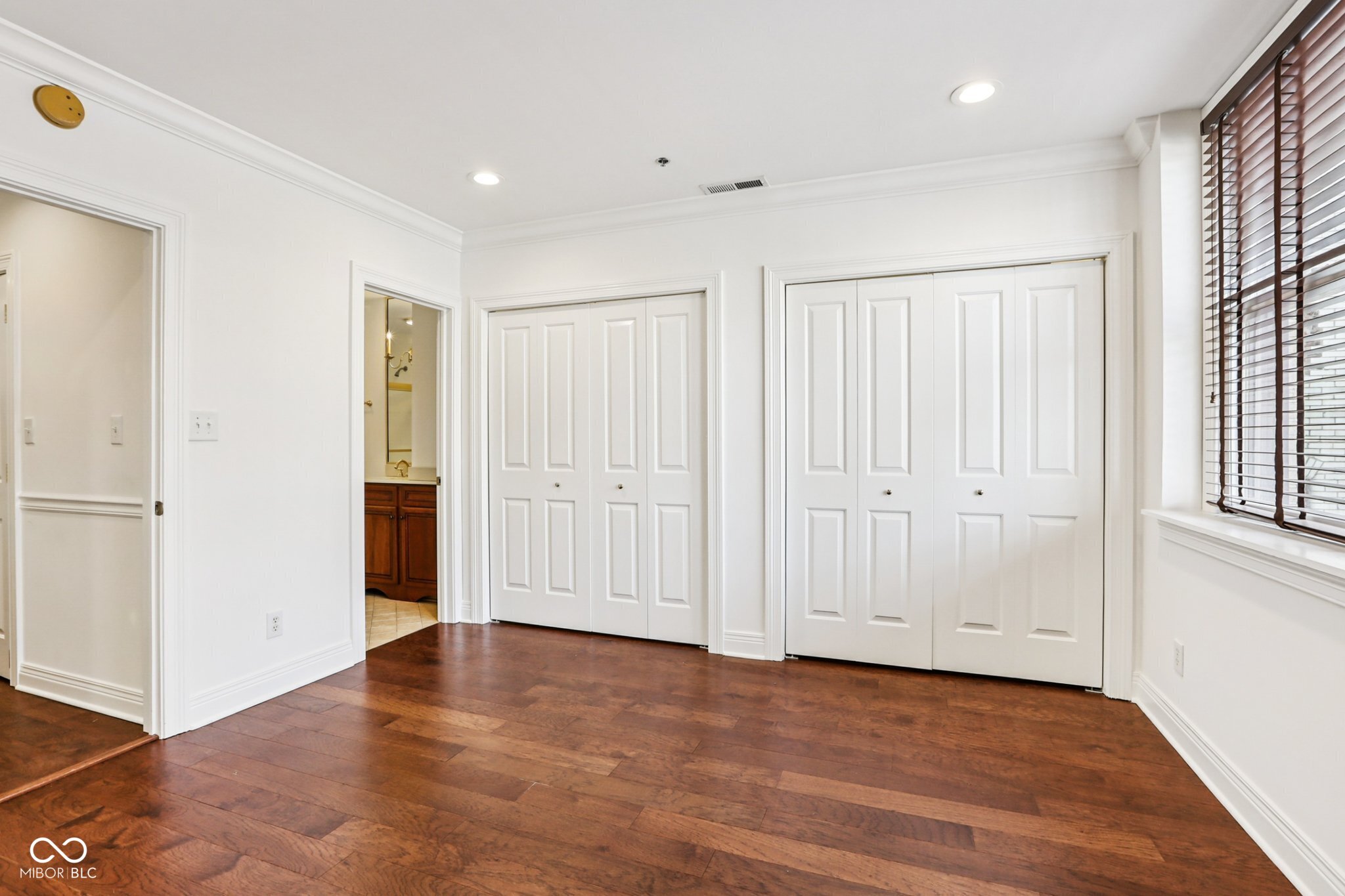 110 E Washington Street Unit: 900