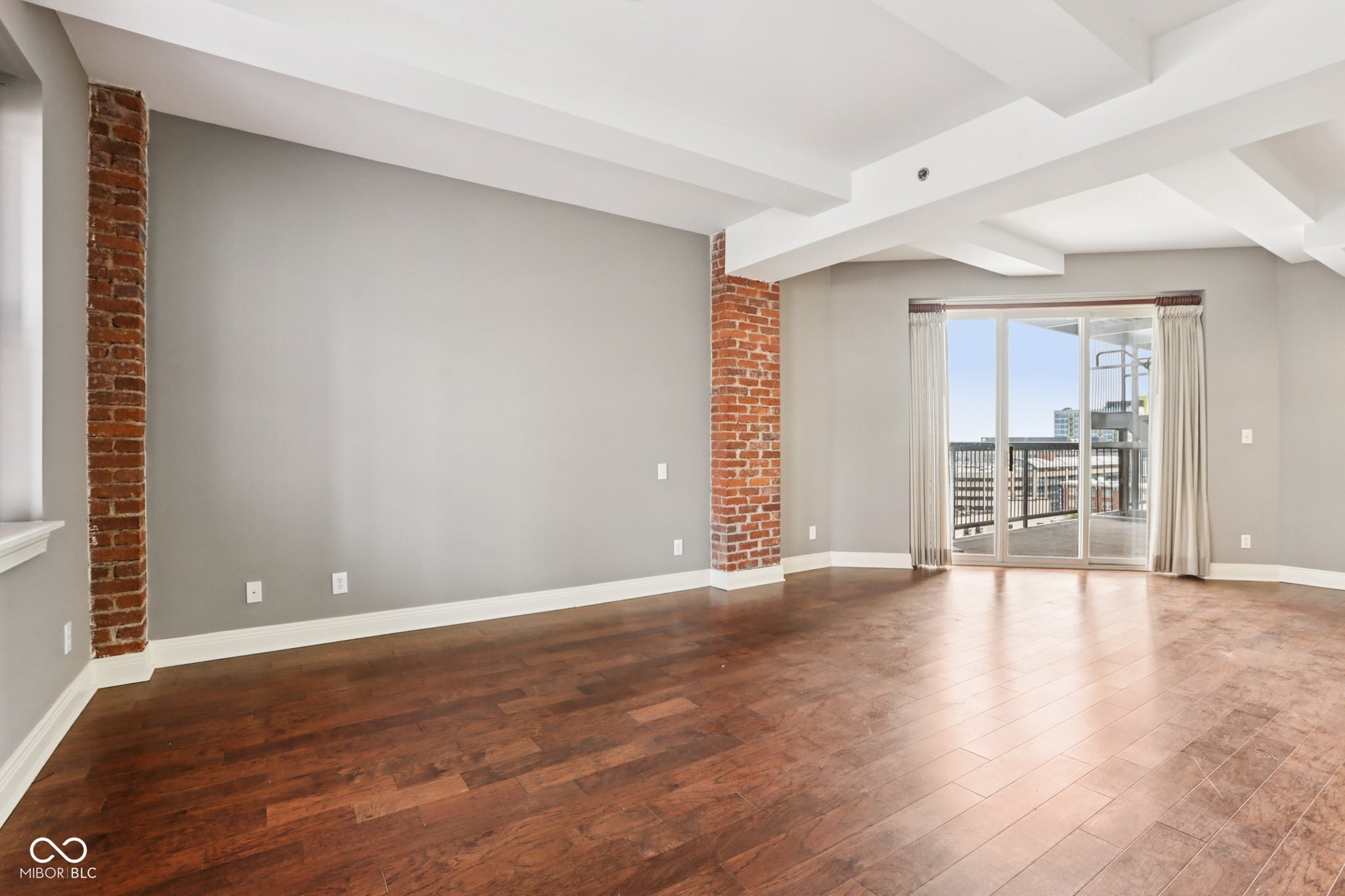 110 E Washington Street Unit: 900