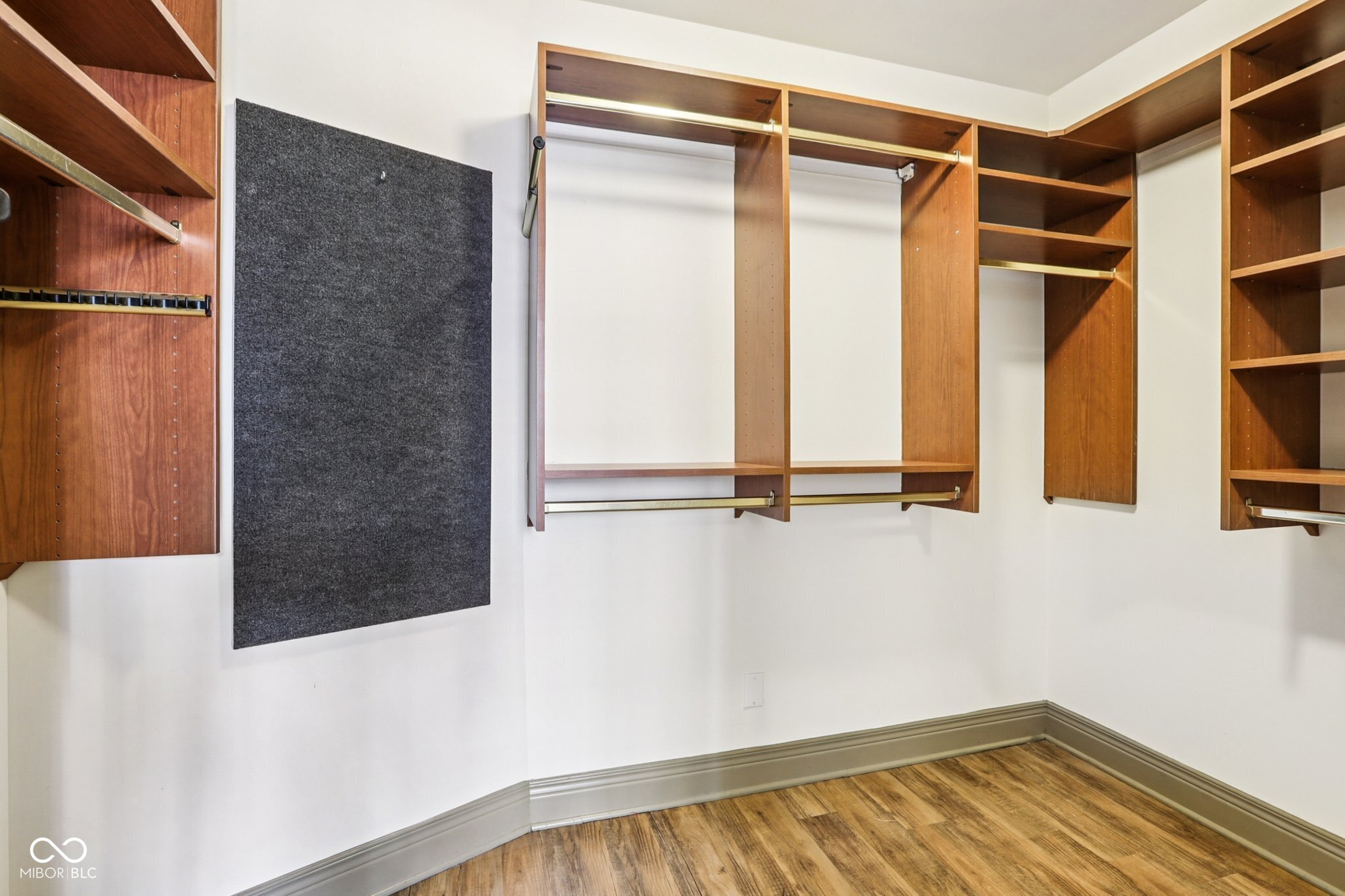 110 E Washington Street Unit: 900