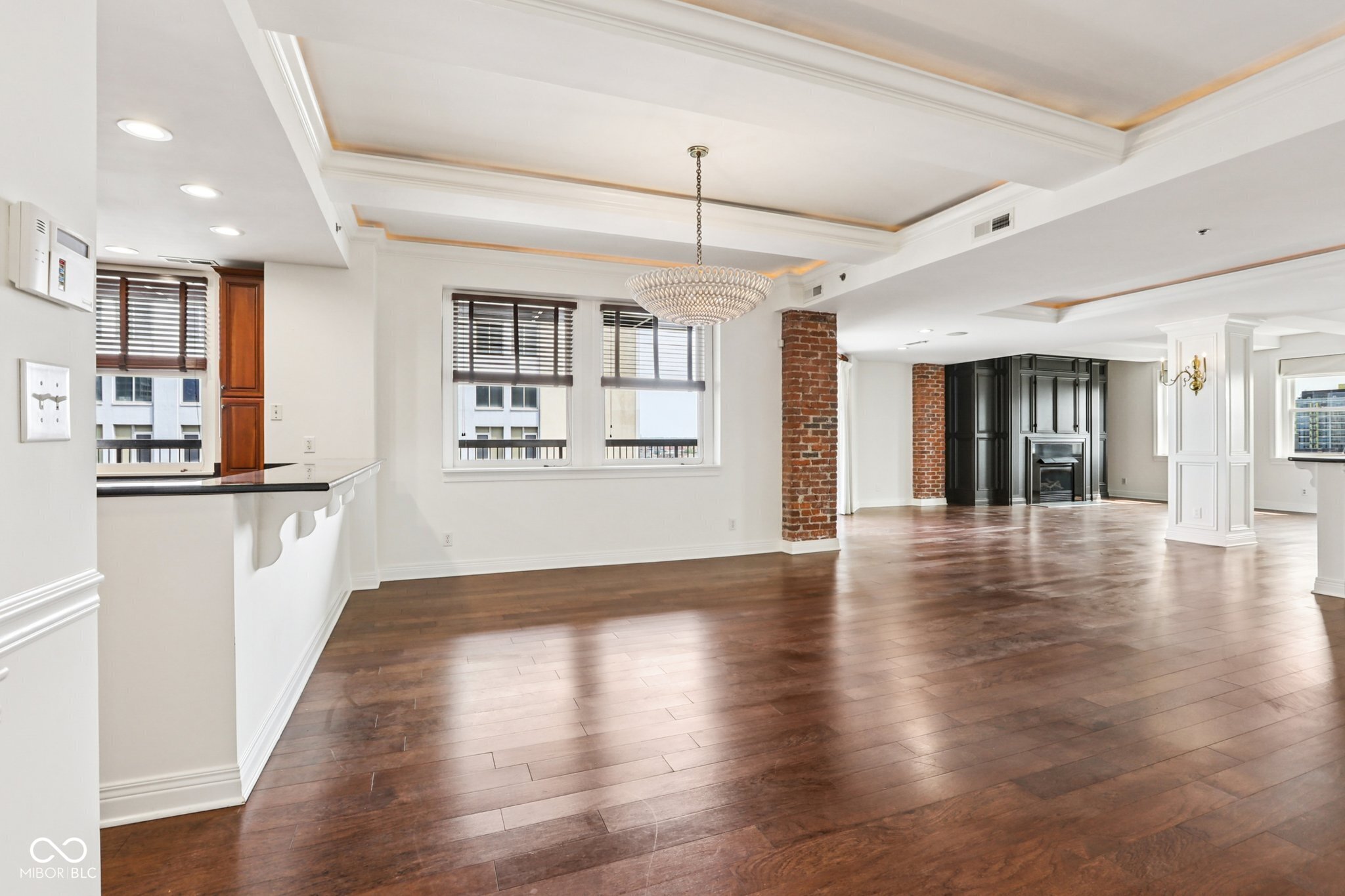 110 E Washington Street Unit: 900