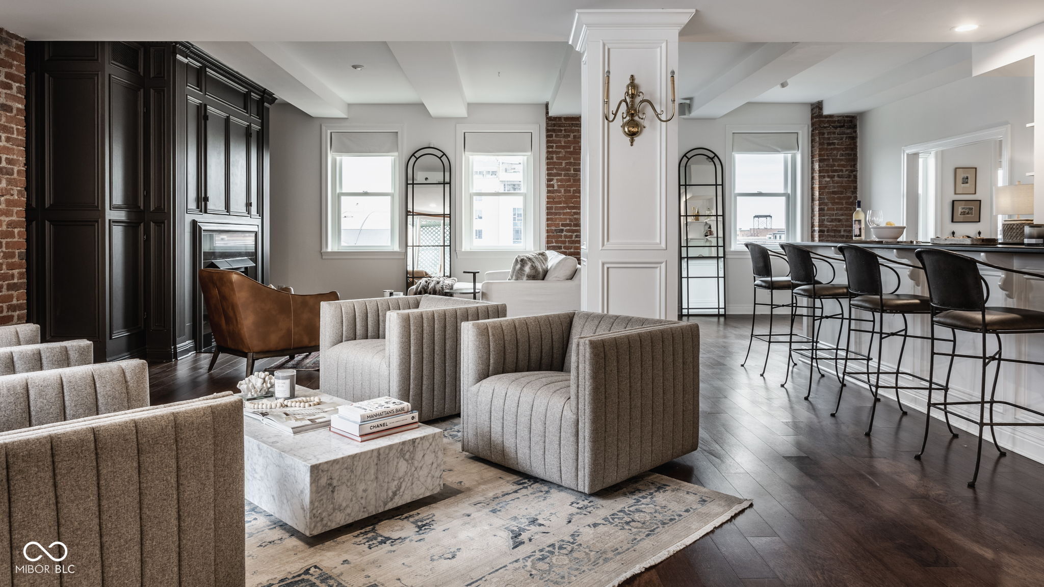 110 E Washington Street Unit: 900