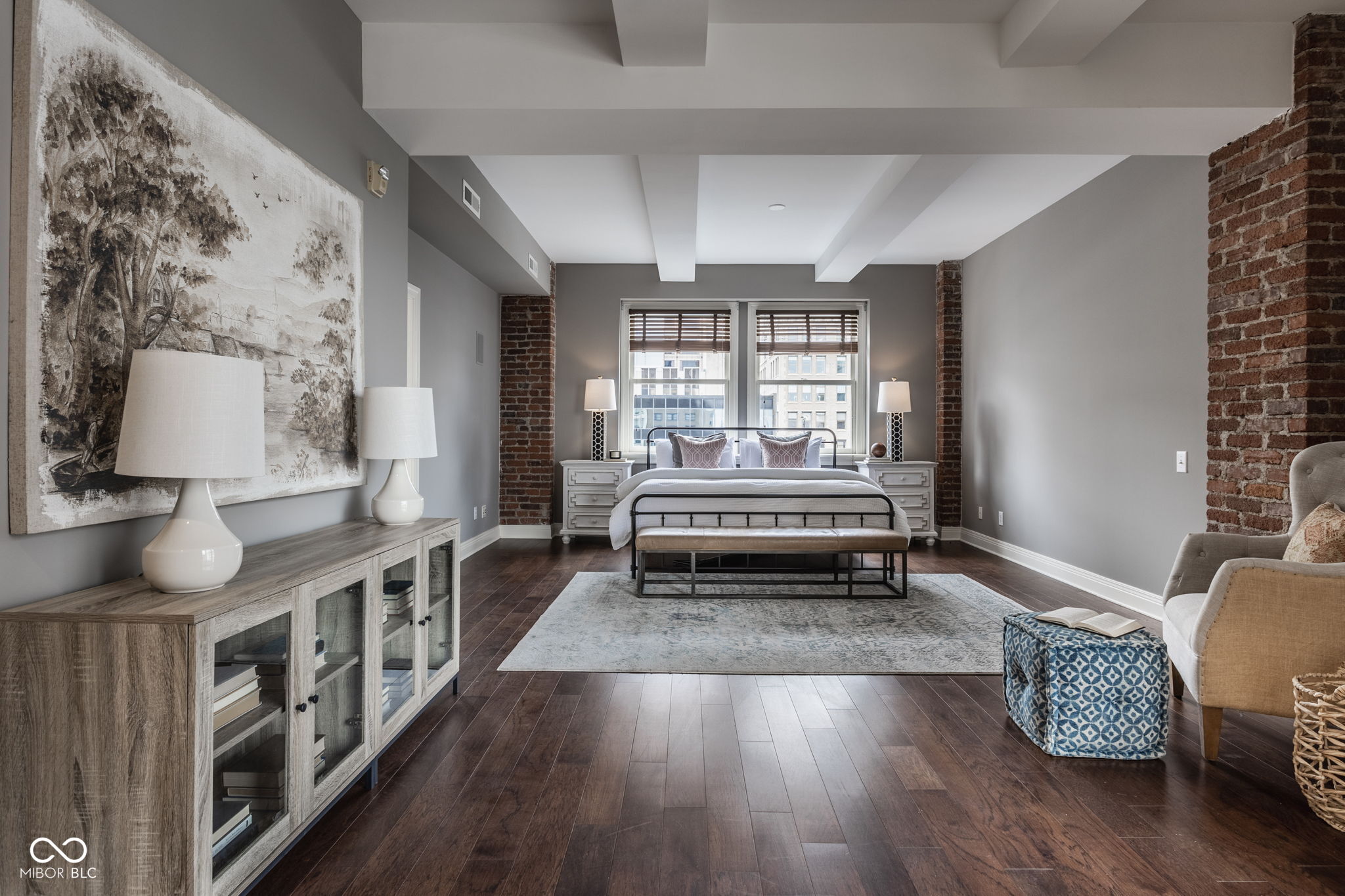 110 E Washington Street Unit: 900