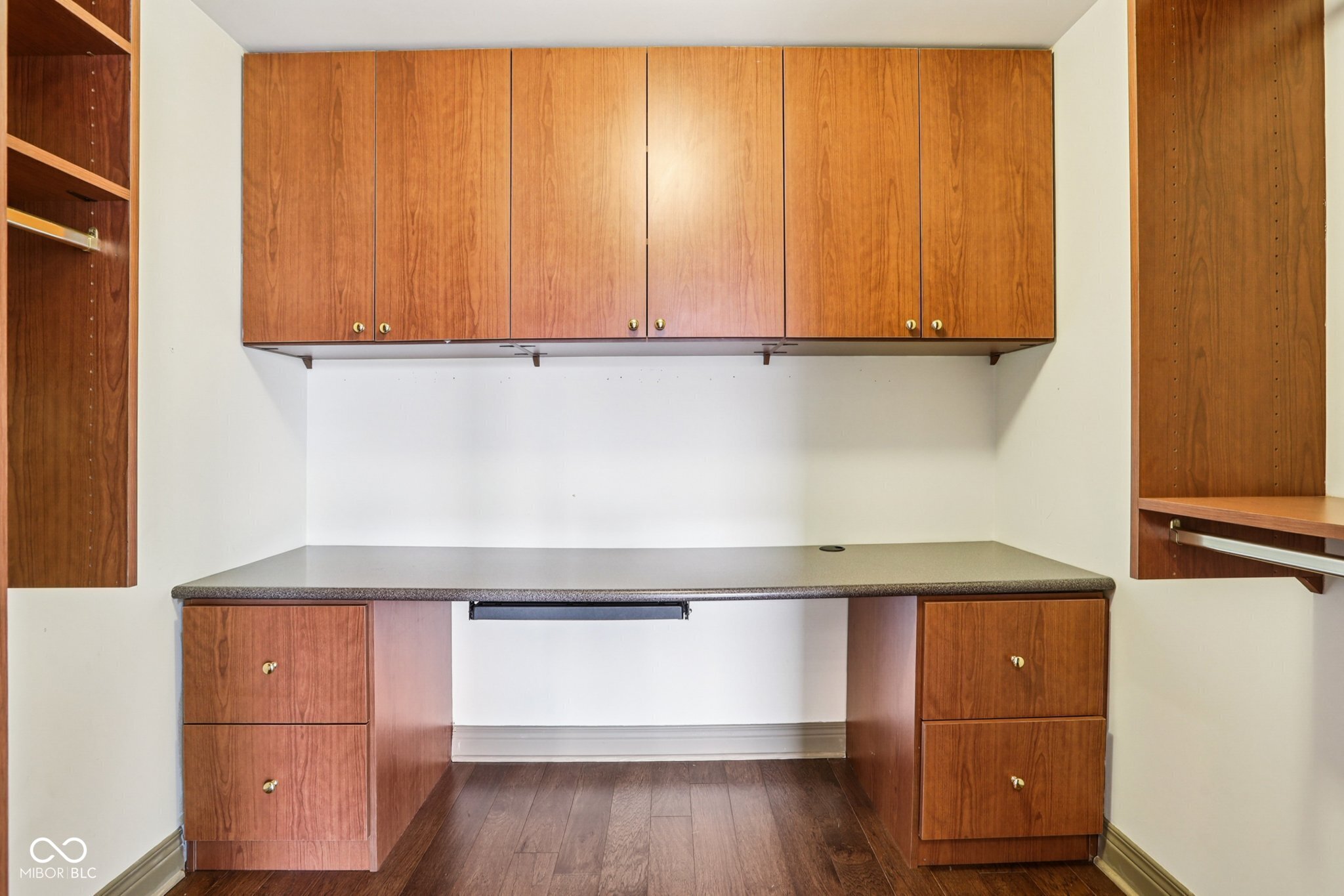 110 E Washington Street Unit: 900