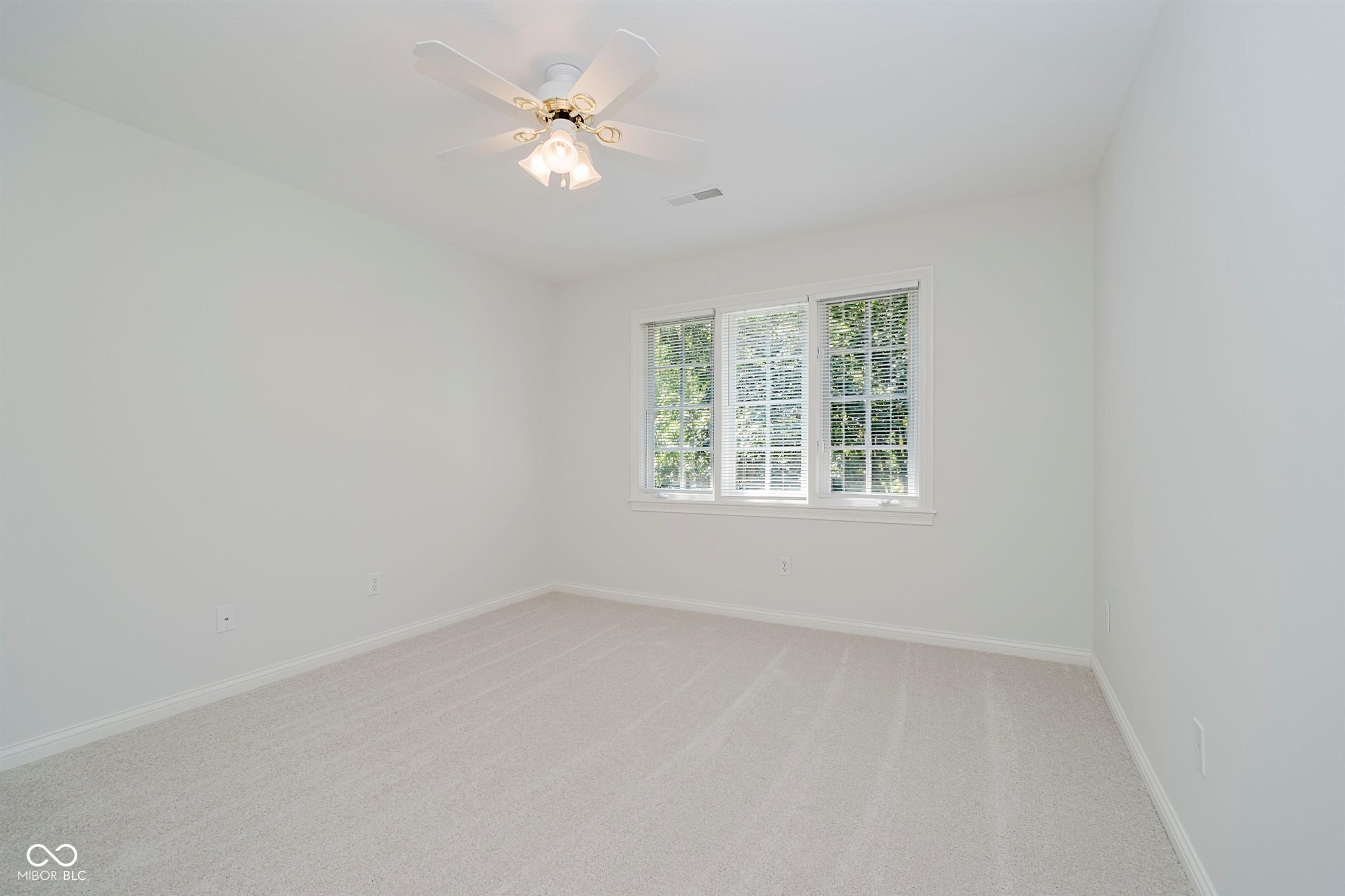 4827 Woods Edge Drive