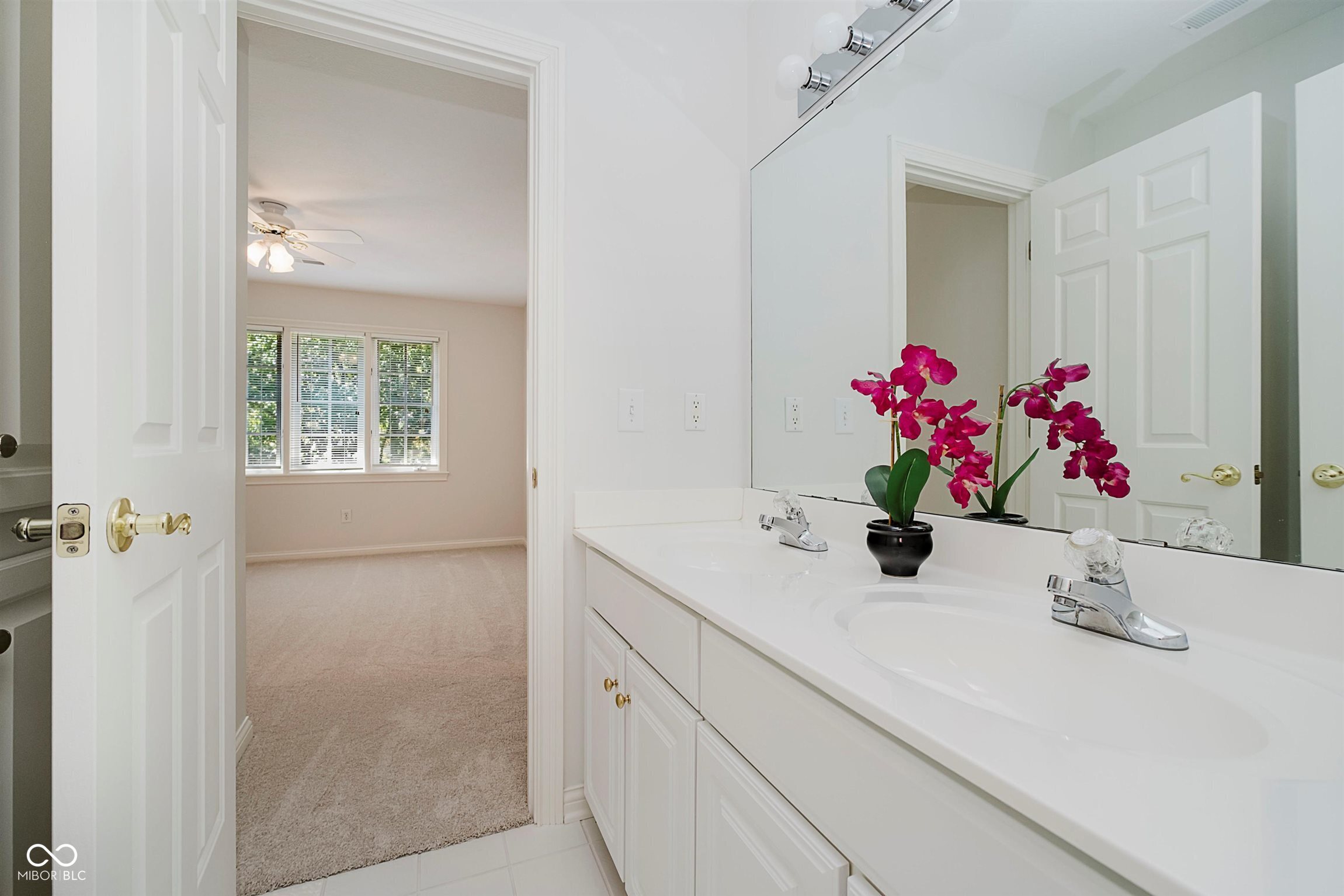 4827 Woods Edge Drive