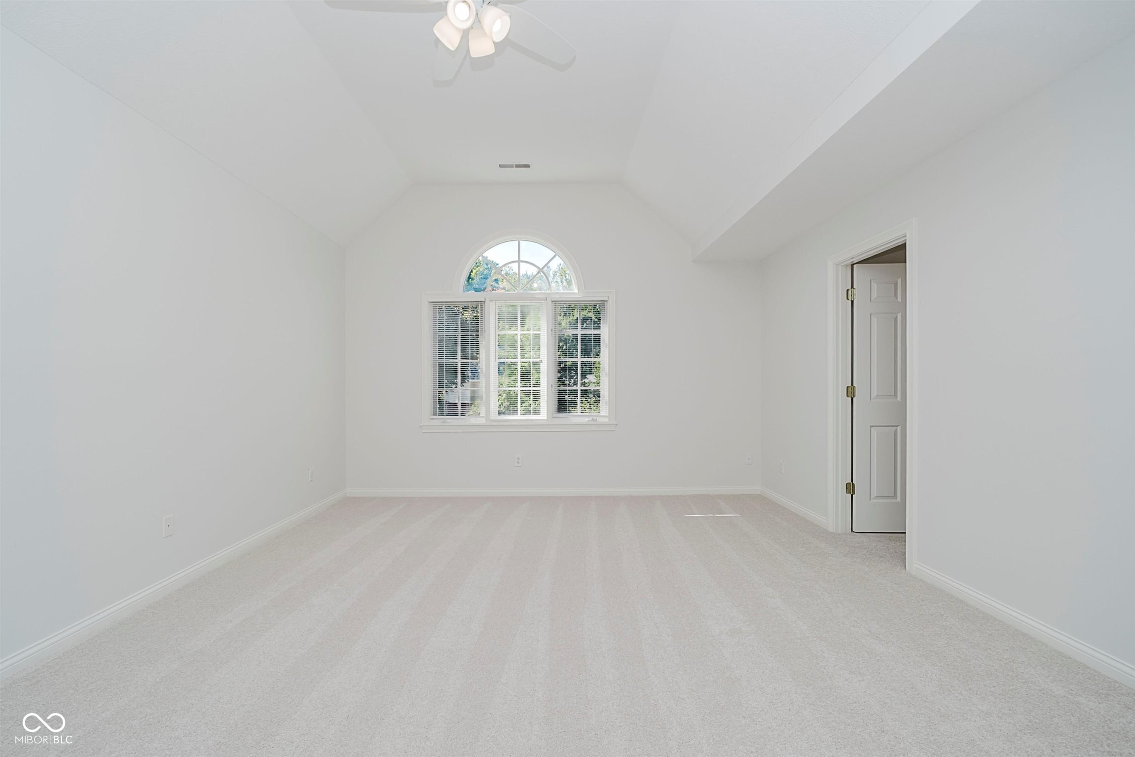 4827 Woods Edge Drive