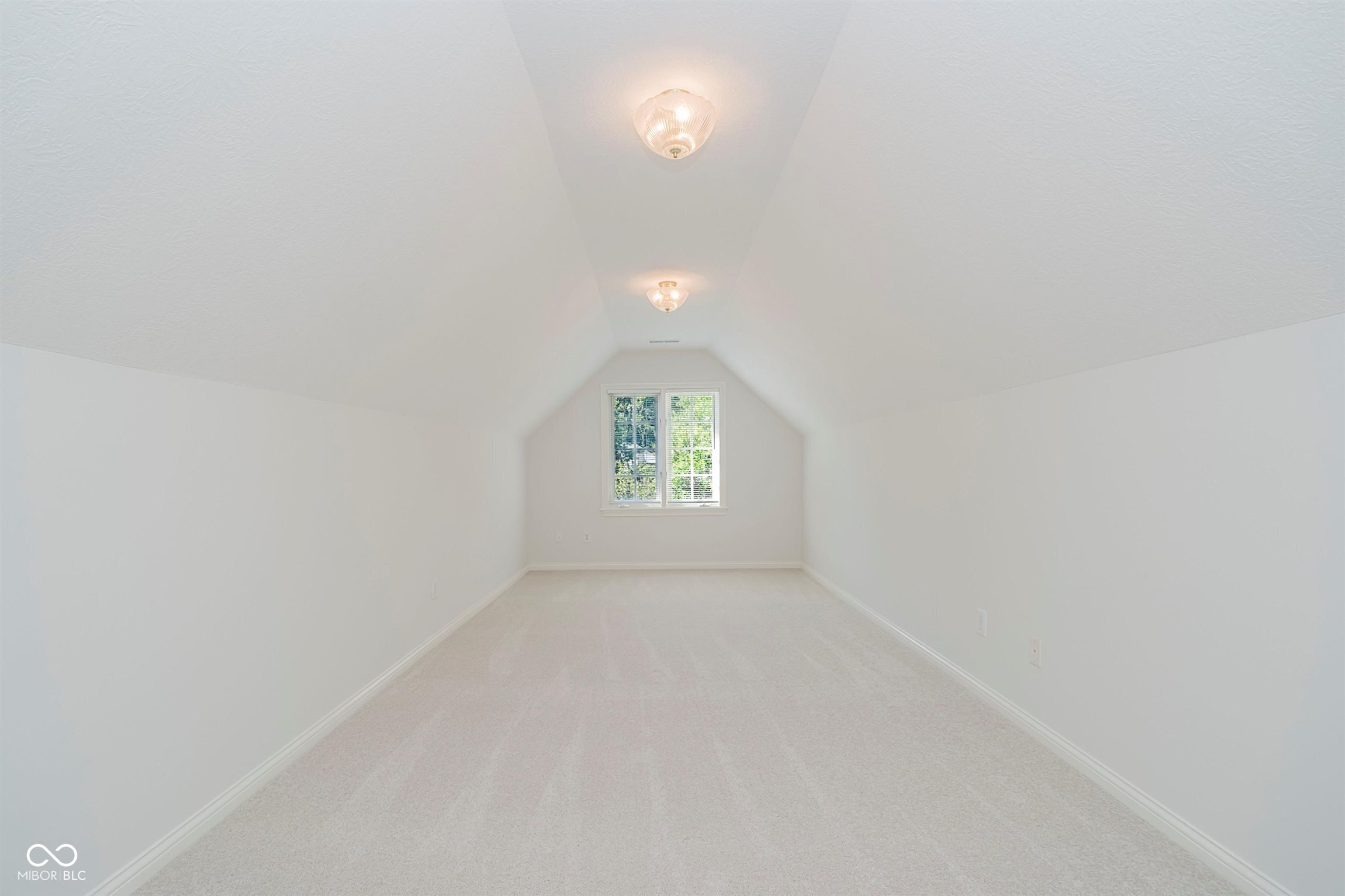 4827 Woods Edge Drive