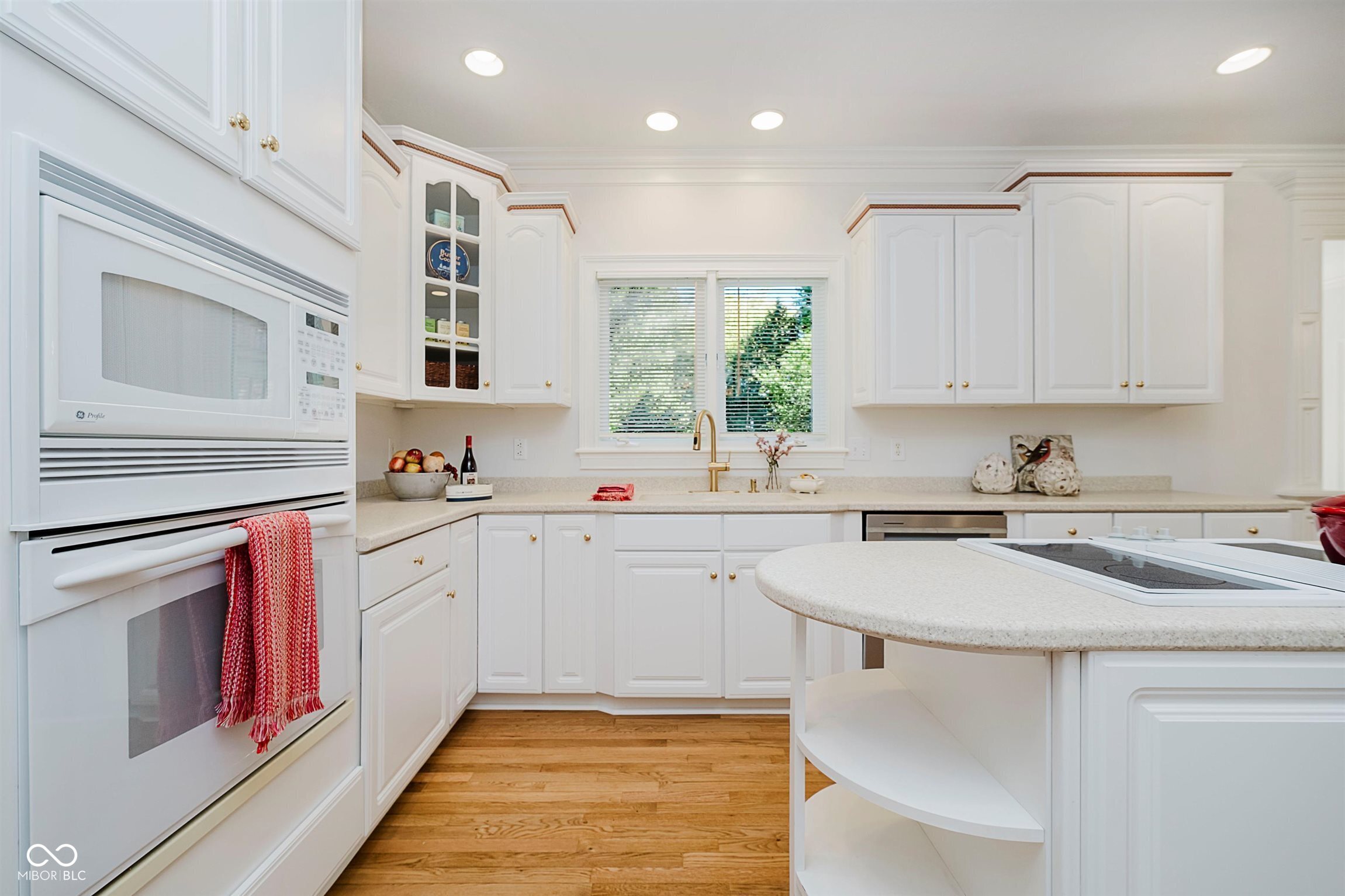 4827 Woods Edge Drive