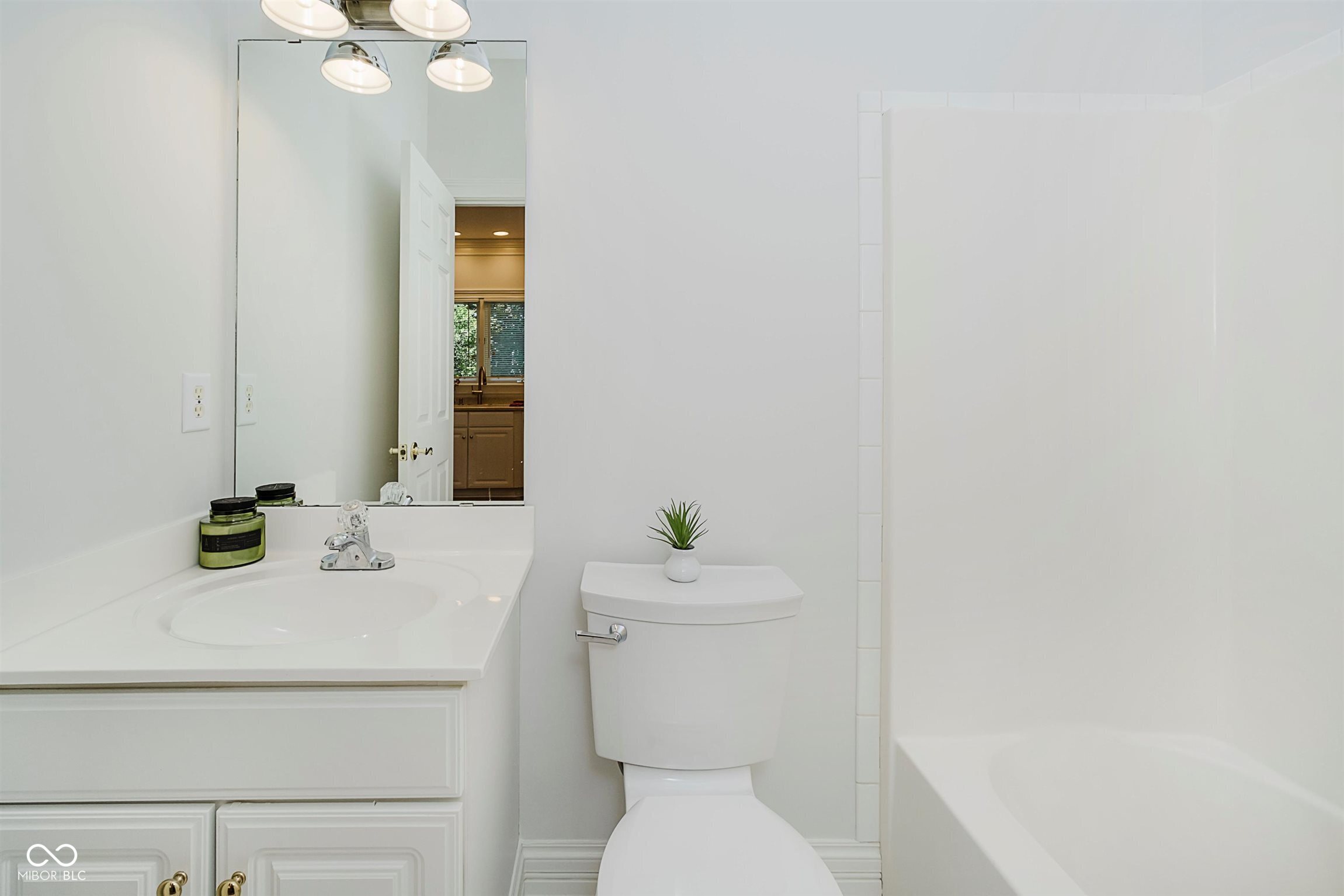 4827 Woods Edge Drive