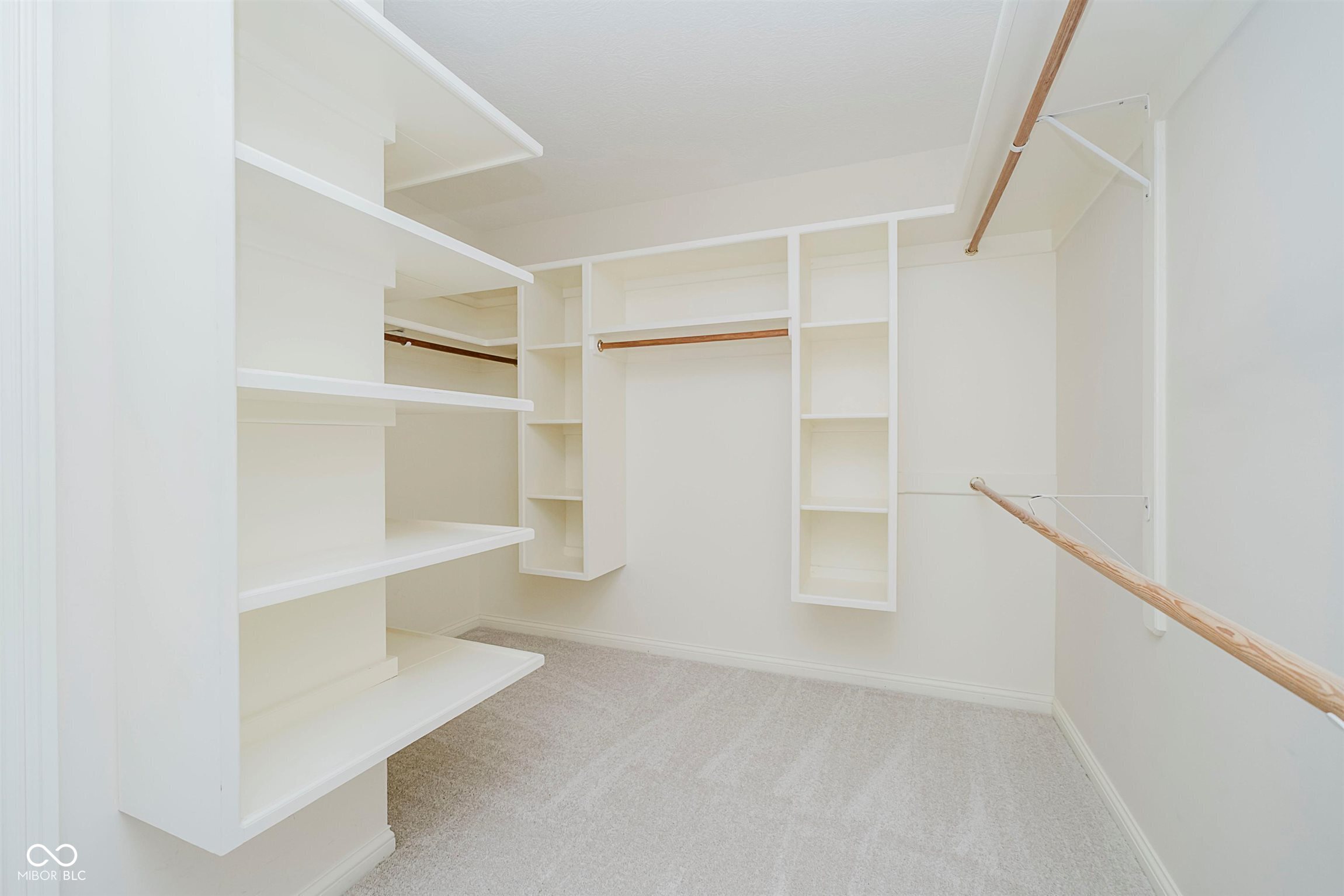 4827 Woods Edge Drive