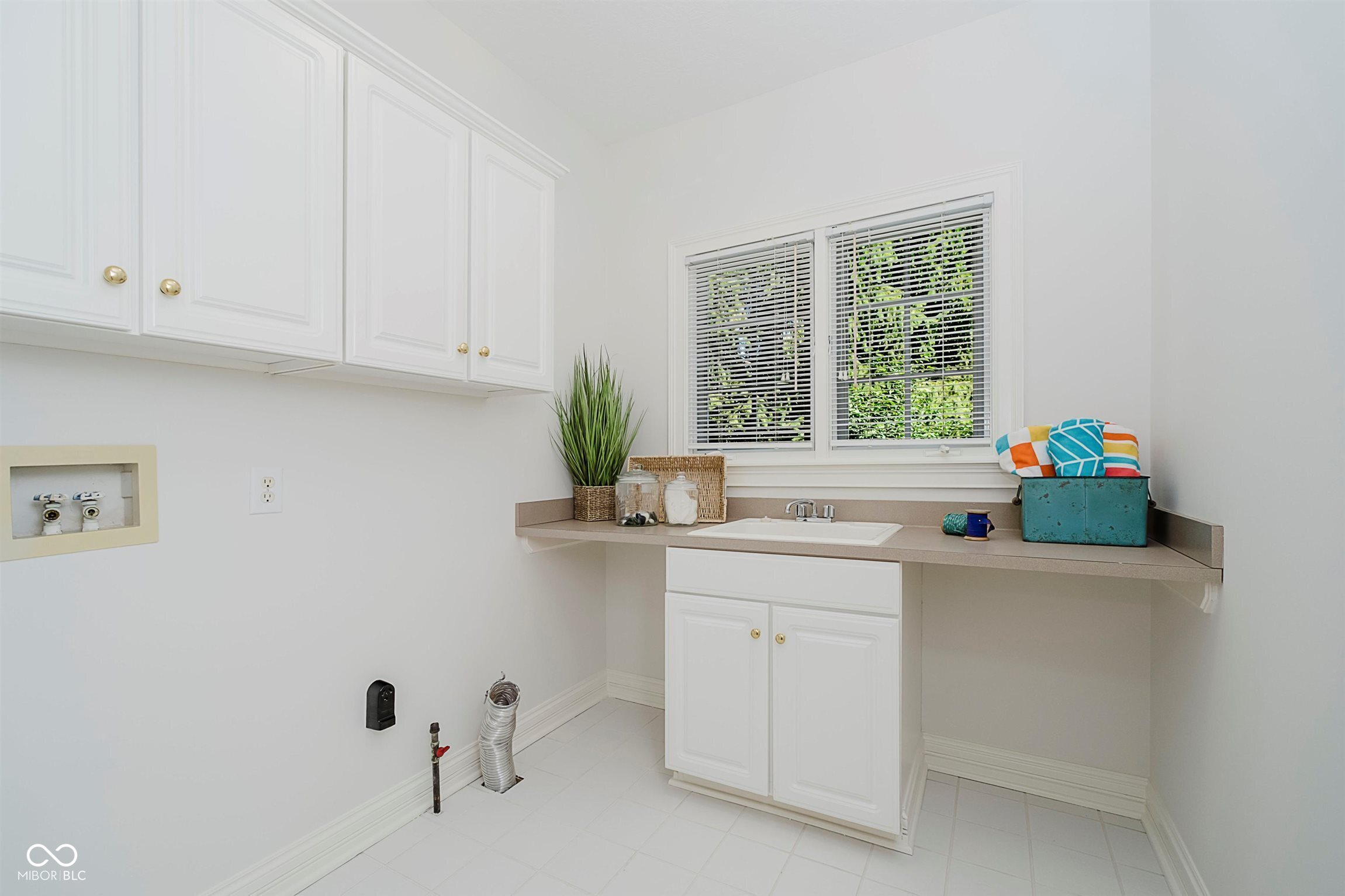 4827 Woods Edge Drive