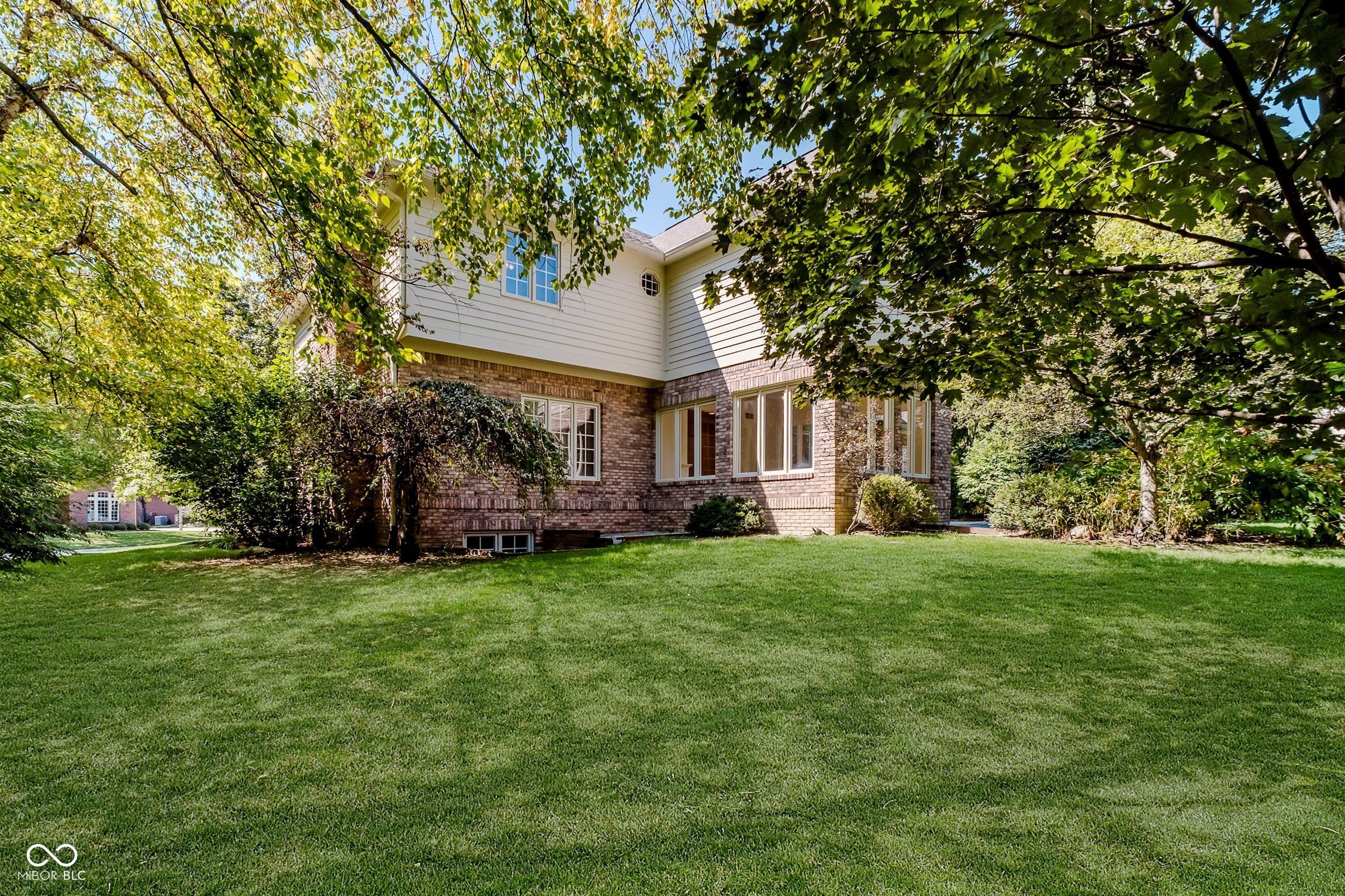 4827 Woods Edge Drive